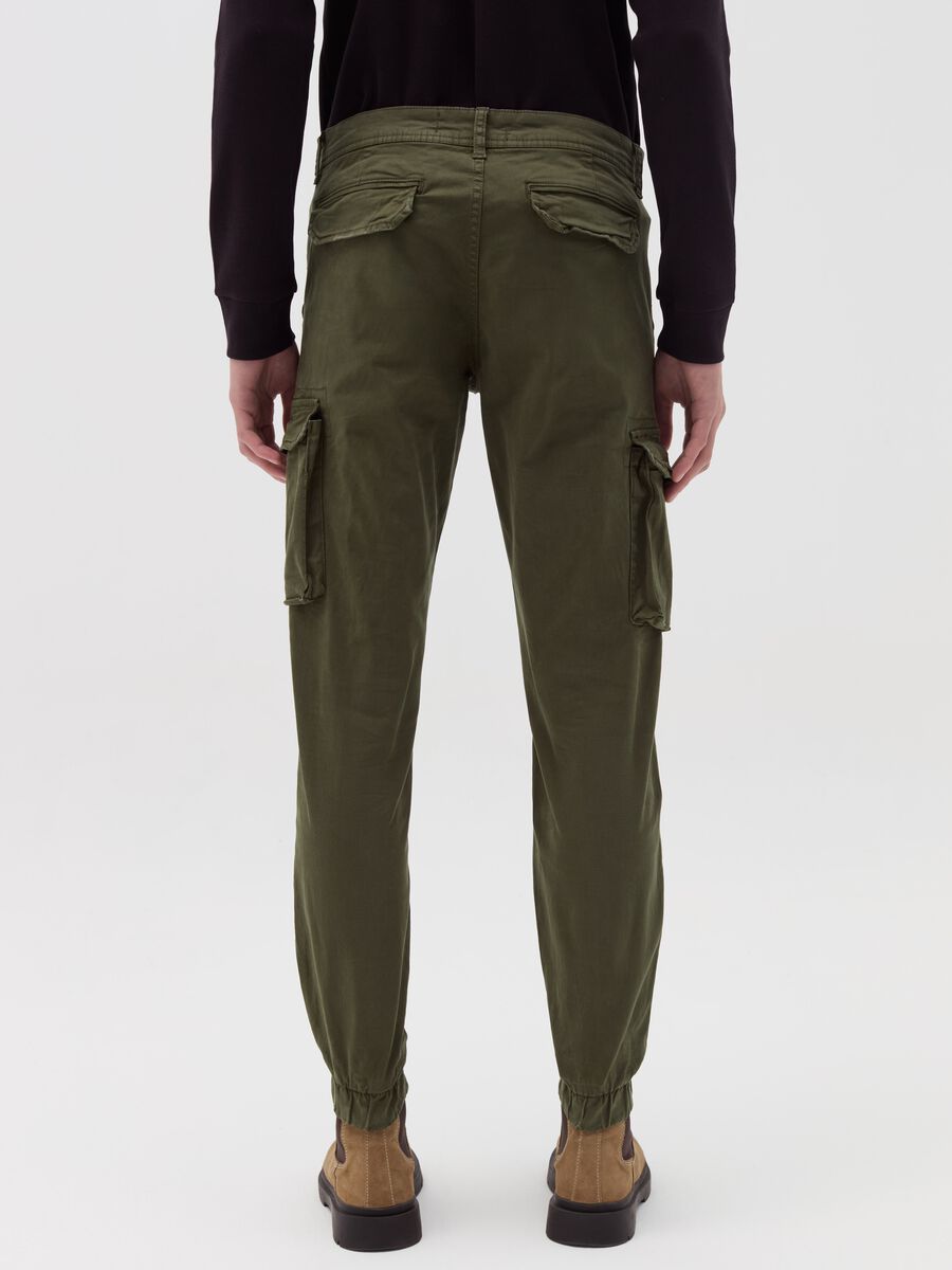 Pantalone cargo cuff-hem in cotone stretch_3