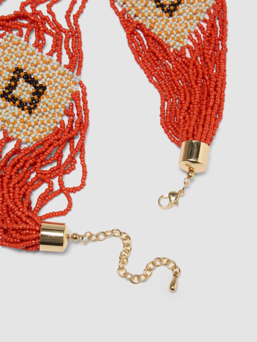 Multicolour beaded necklace with geometric details_2