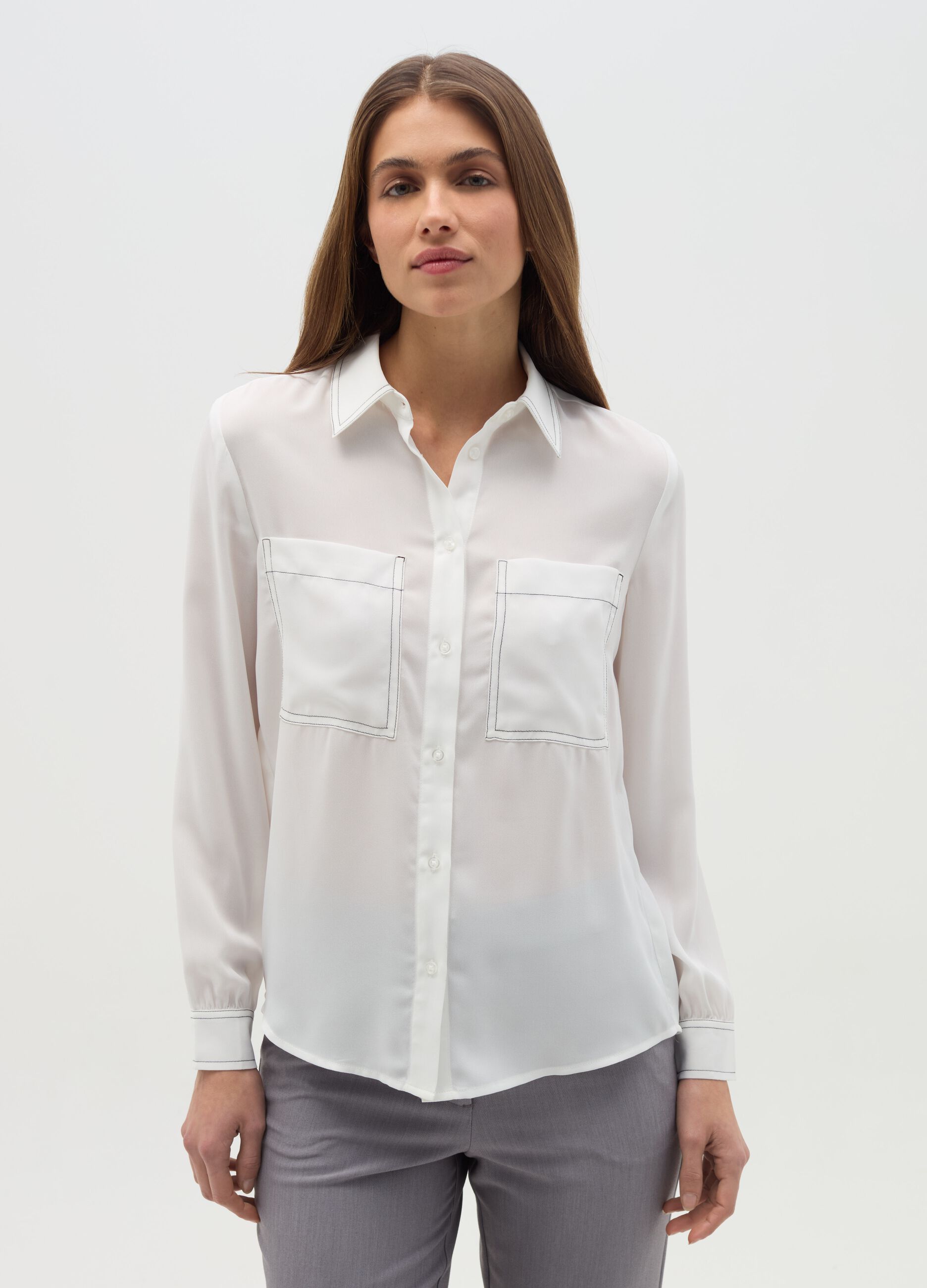 Camicia con cuciture a contrasto