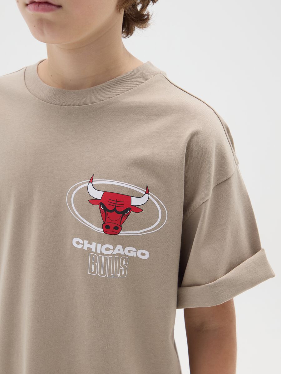 Children's T-shirt in pure beige cotton regular fit with Chicago Bulls logo_2