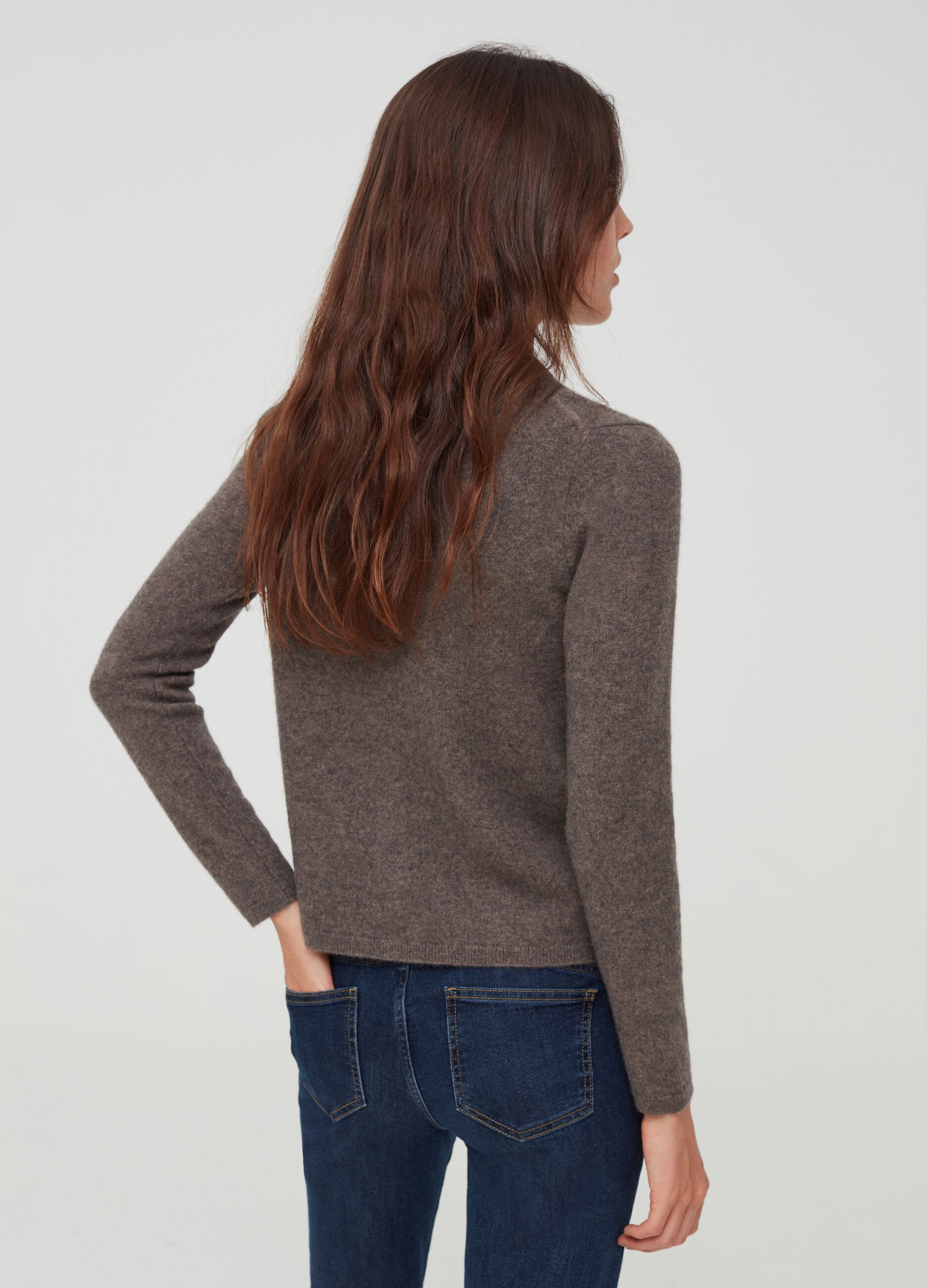 100% cashmere cardigan with round neck