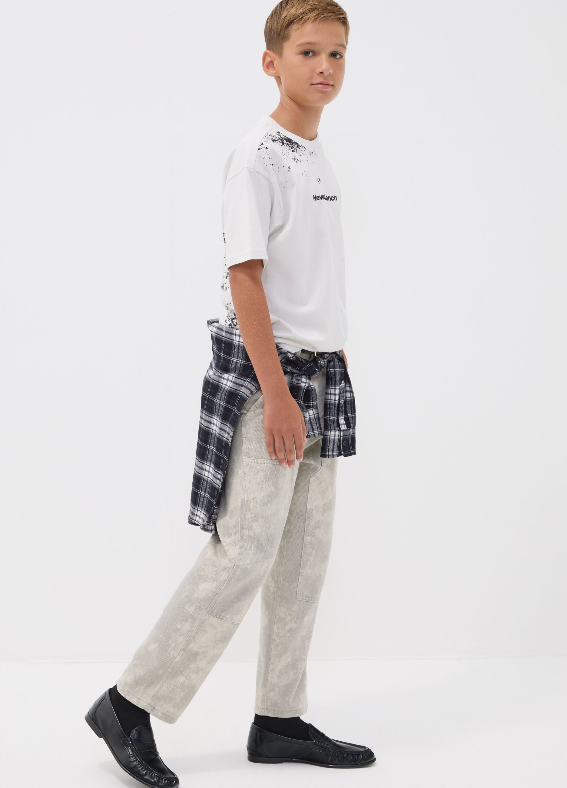 White pure cotton boys&rsquo; trousers with gradient print
