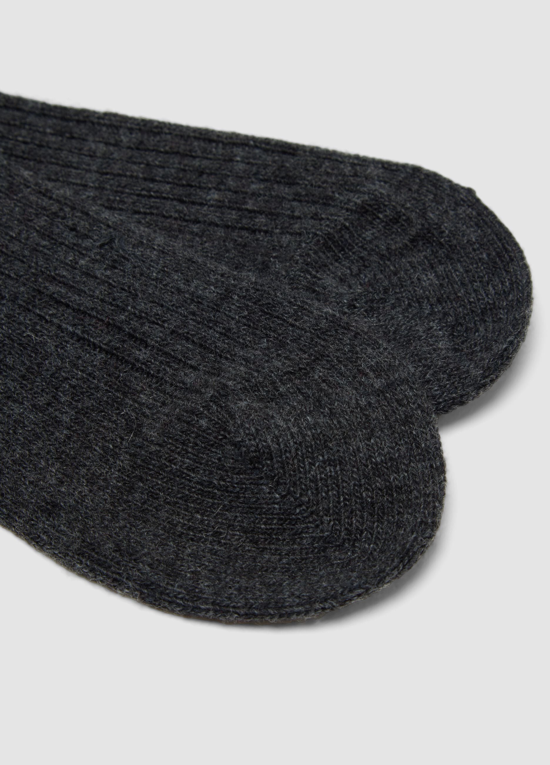 Grey ribbed socks in wool, viscose and stretch cashmere