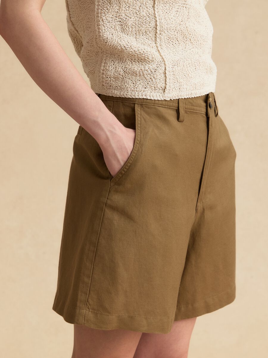 Shorts marroni in misto lino e viscosa regular fit_3