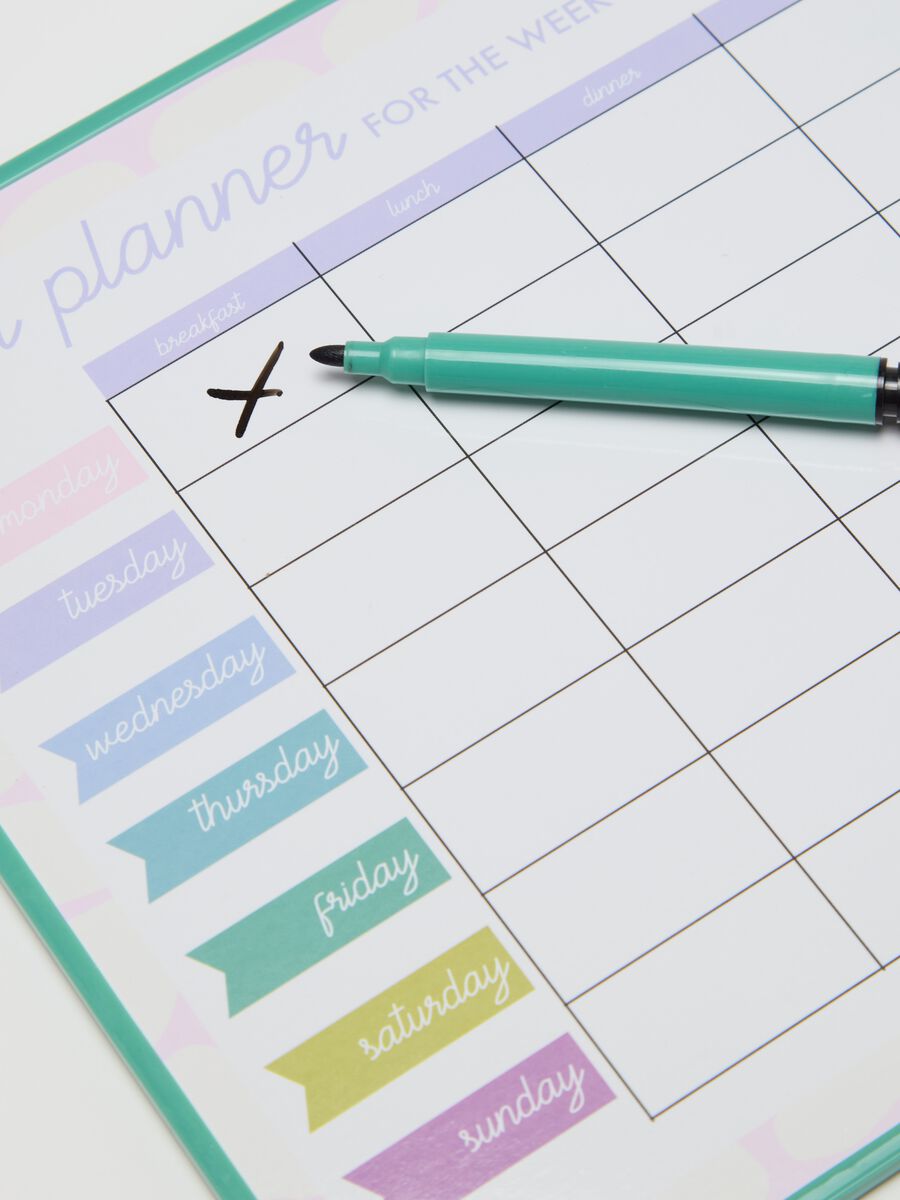 Magnetic board with weekly agenda_1