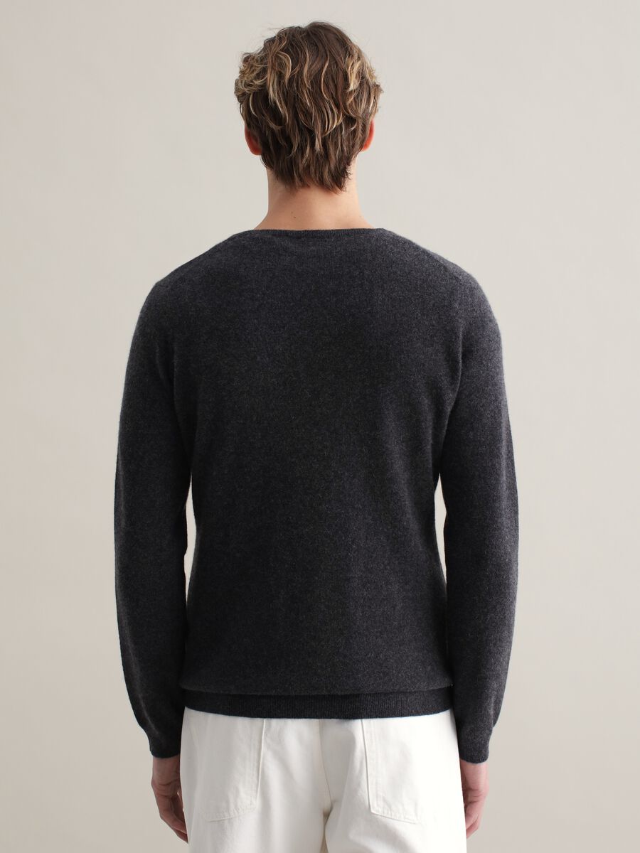 Cashmere pullover with V neck_3