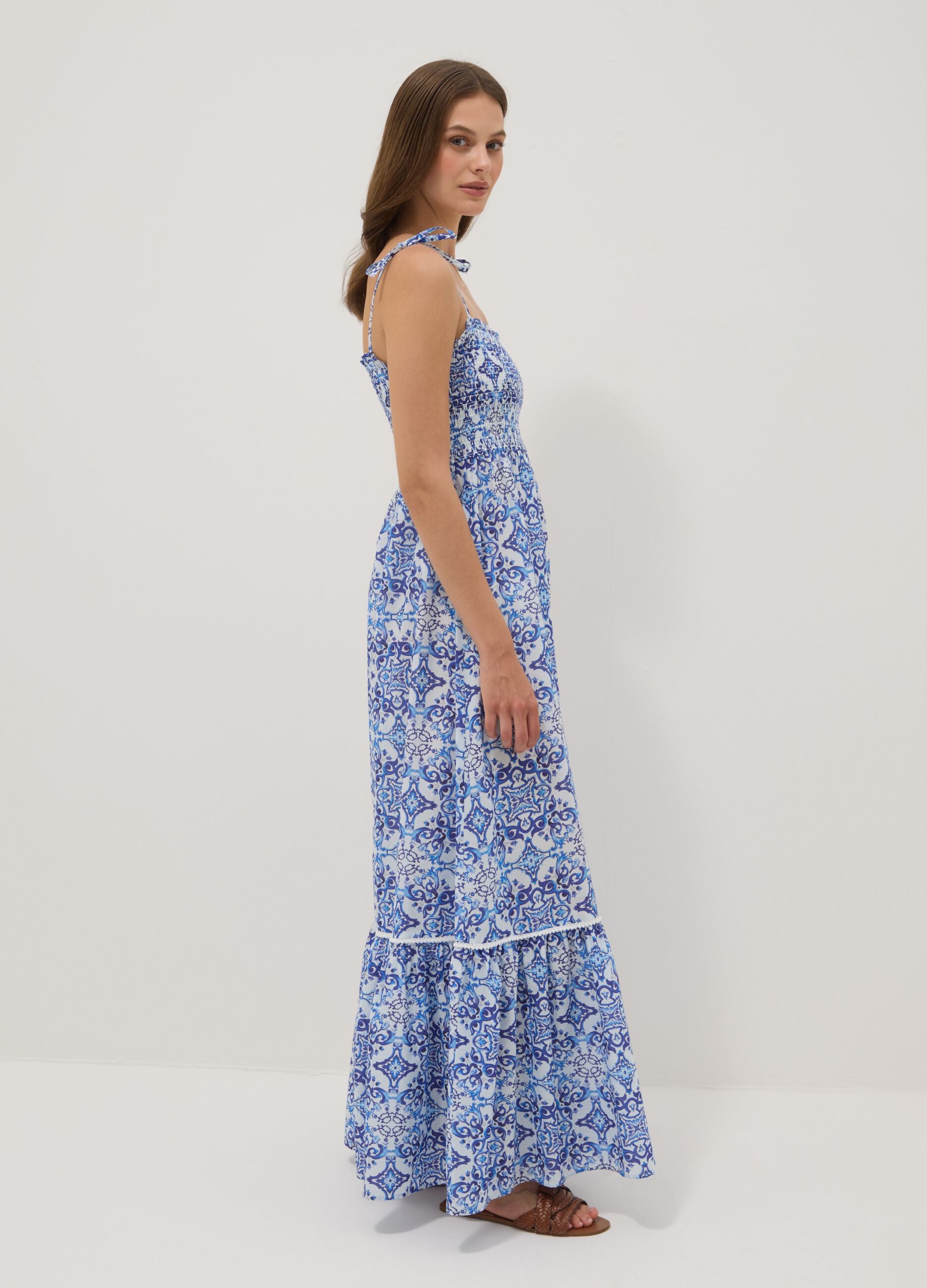 Abito lungo blu in puro cotone con spalline annodate