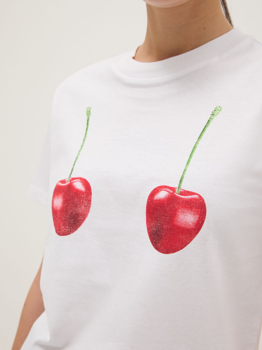 White pure cotton regular fit T-shirt with cherry print_3