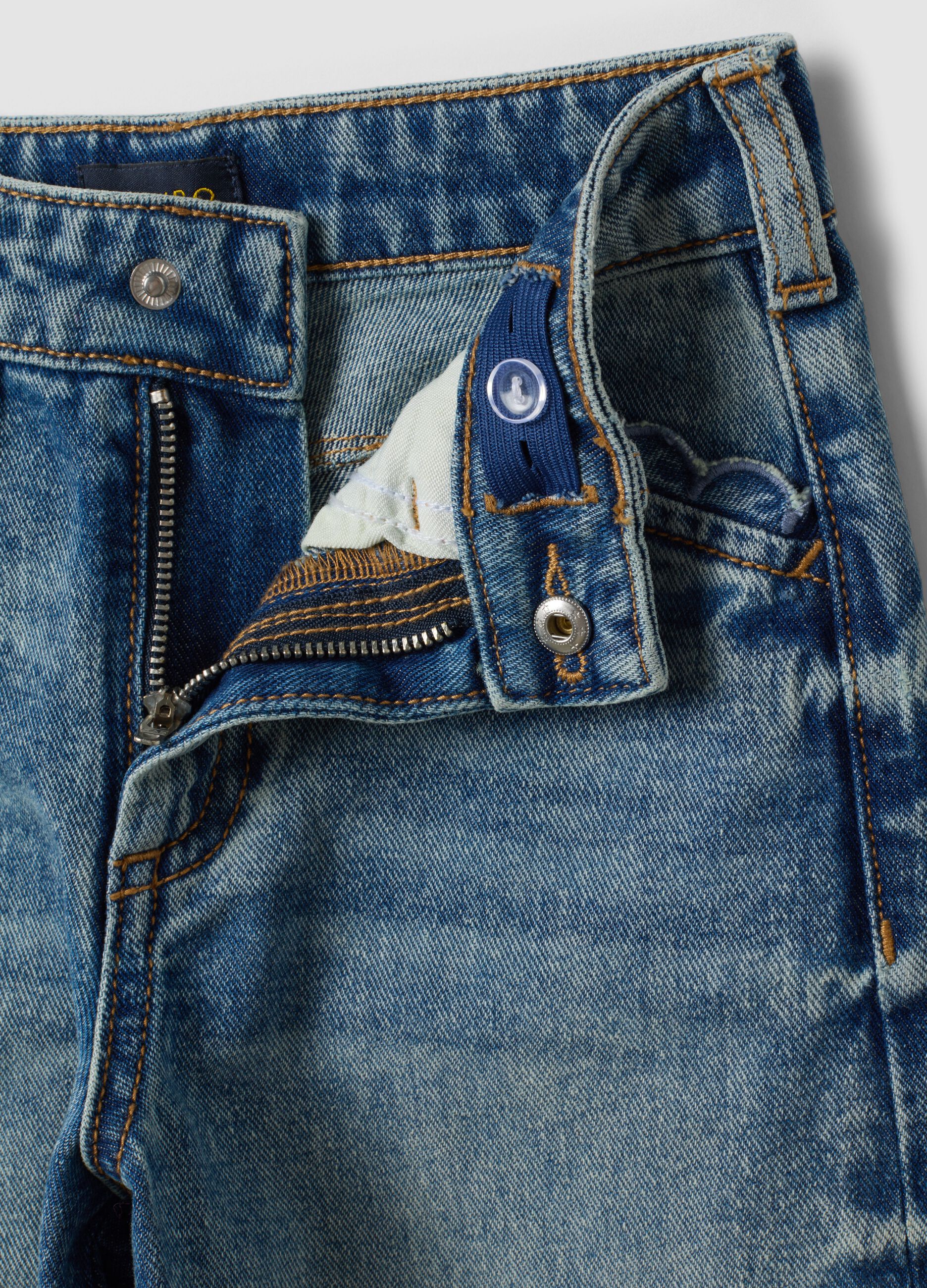 Jeans blu in puro cotone straight fit con passanti per bambina