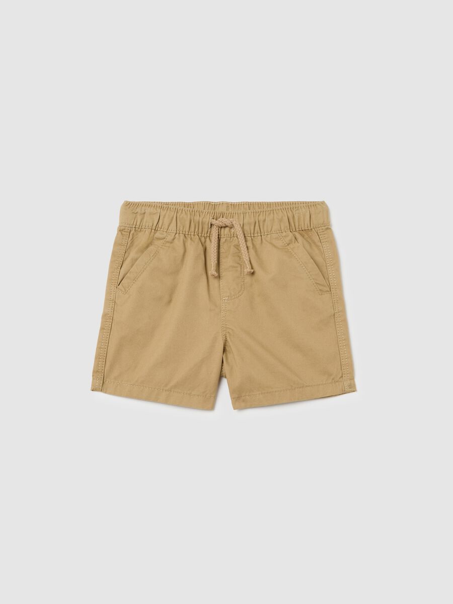Boys’ shorts in 100% beige cotton with regular fit and slant pockets_0