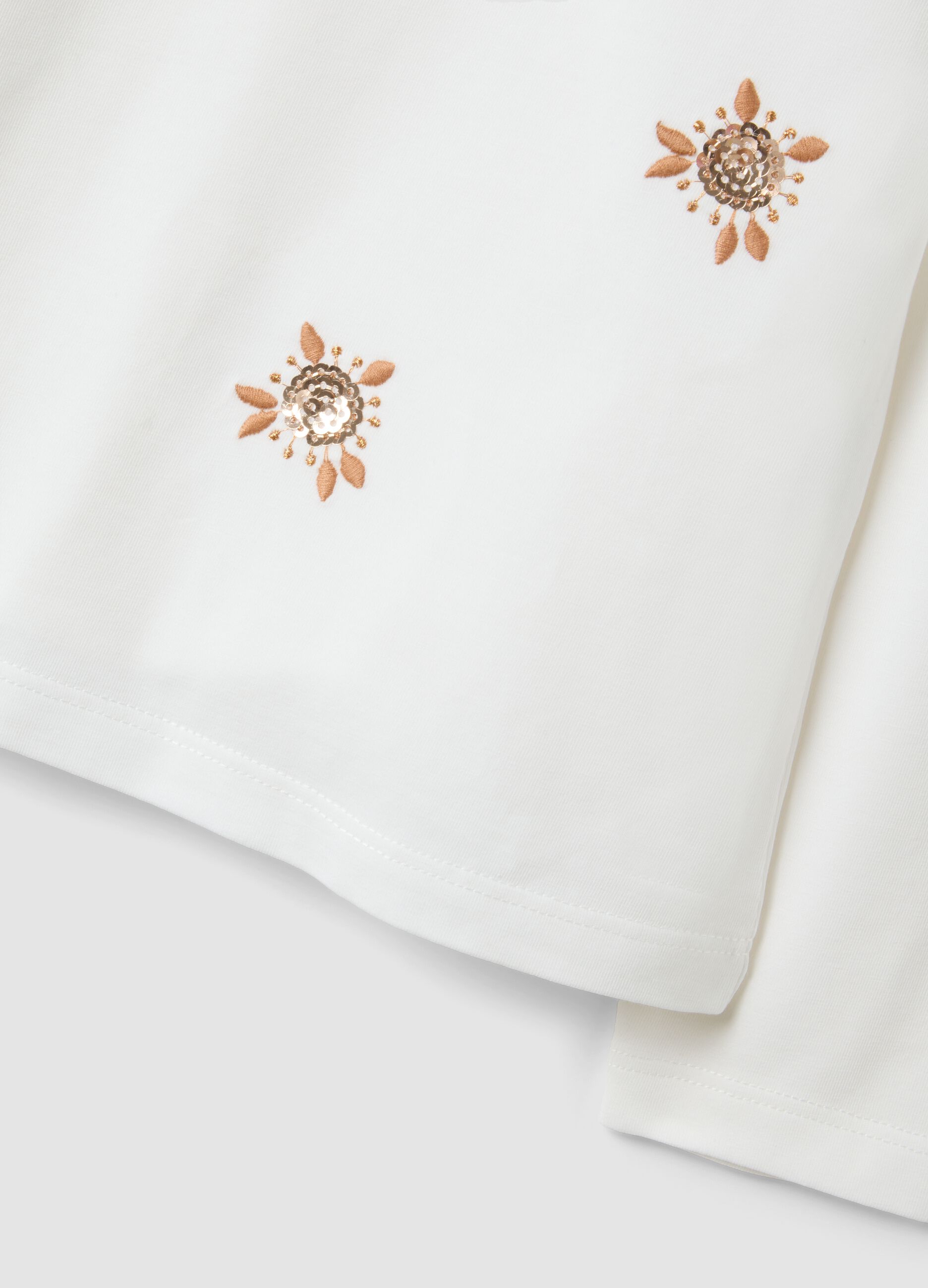 T-shirt bianca in cotone elasticizzato con girocollo