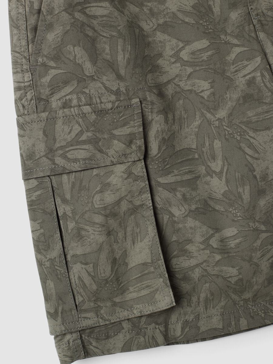 Grey stretch cotton cargo bermuda shorts_5
