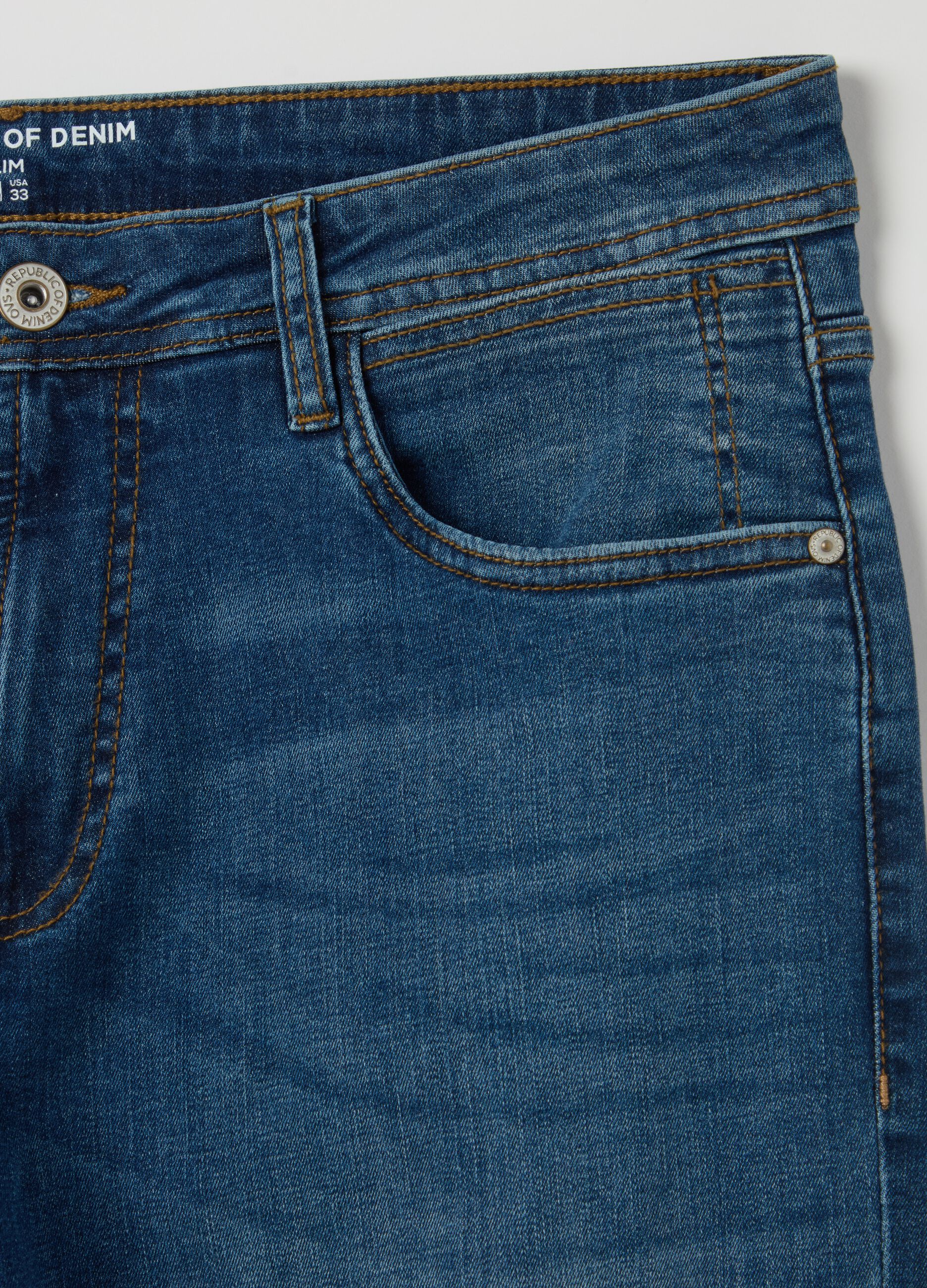 Slim-fit jeans with five pockets