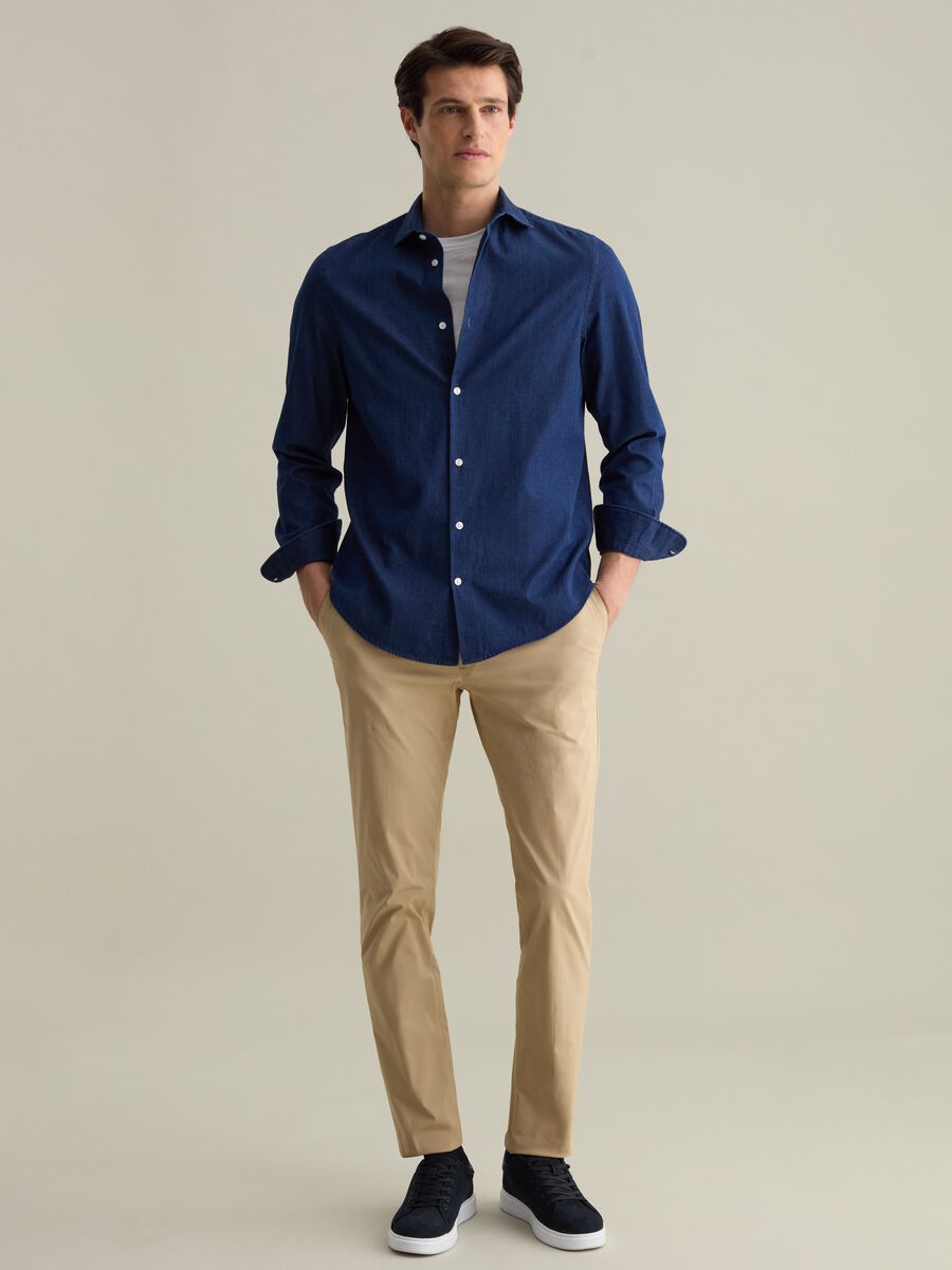 Contemporary slim-fit trousers in stretch cotton_0