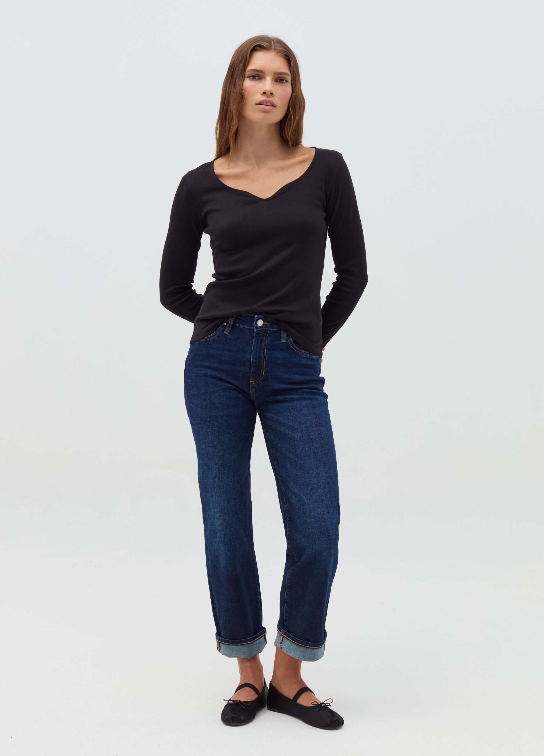 Long-sleeved T-shirt with sweetheart neckline