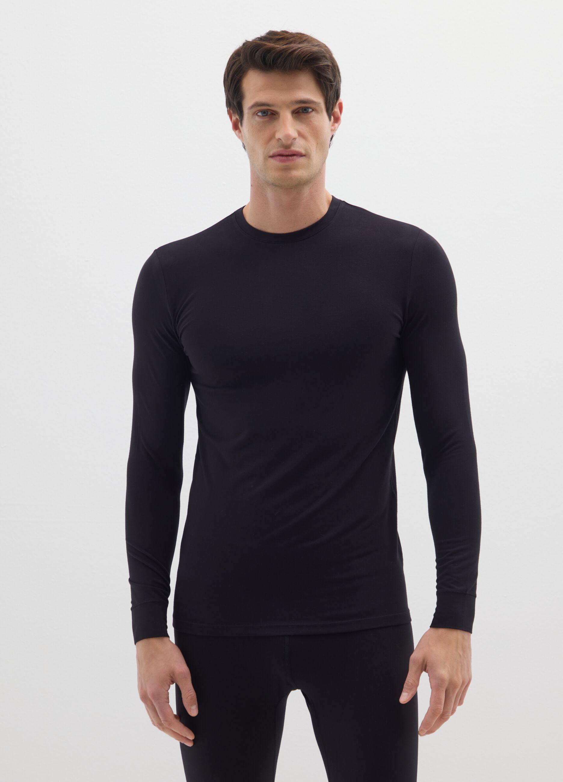 Black long-sleeve regular fit t-shirt