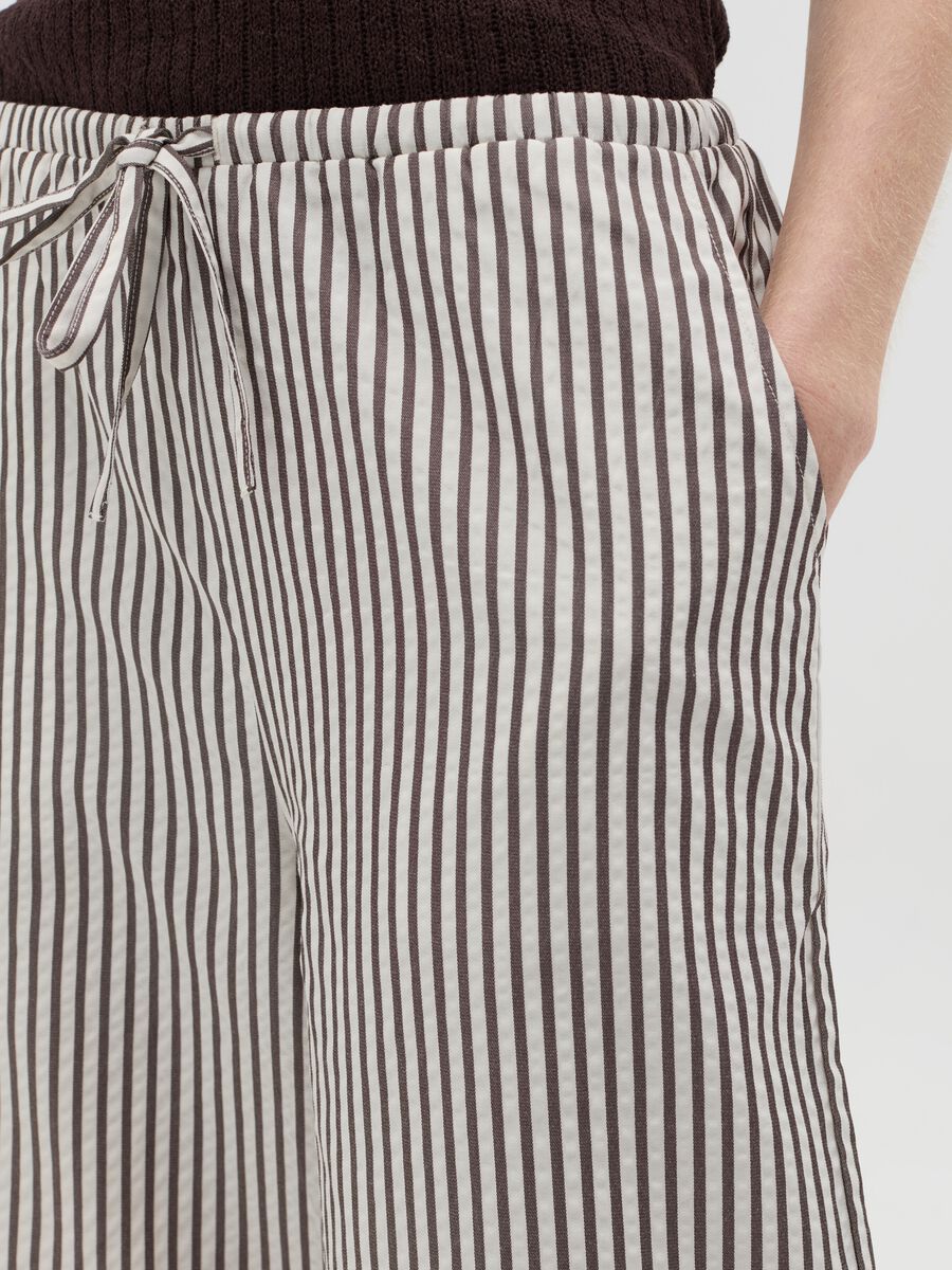 White and brown wide-leg trousers with stripes_2
