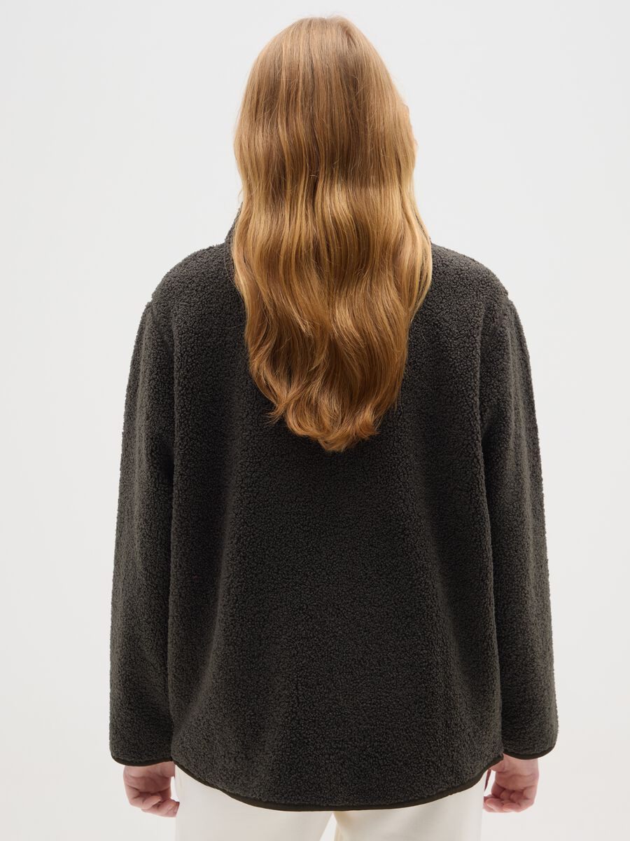 Felpa verde scura con zip regular fit_3