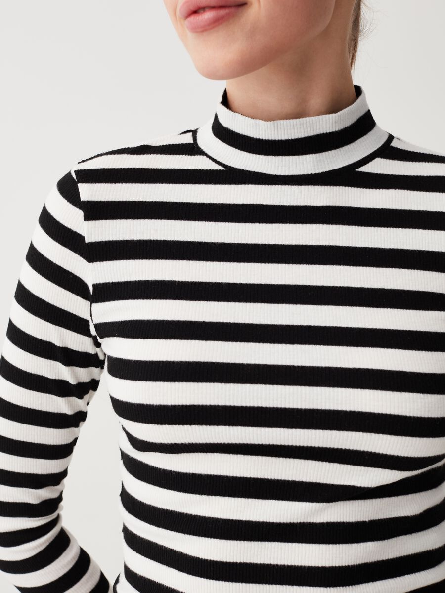 T-shirt a righe mock neck_3