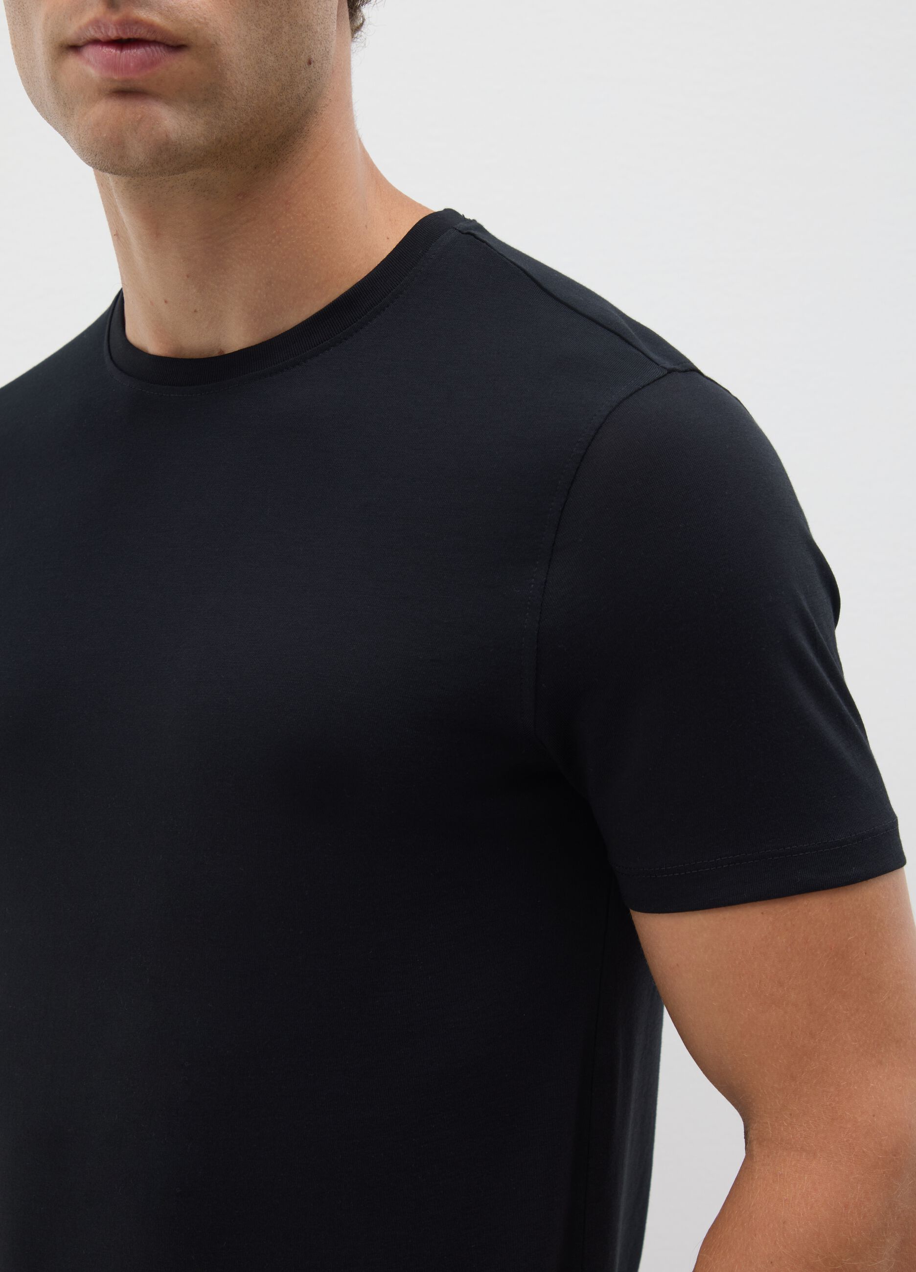 Black T-shirt in pure cotton regular fit