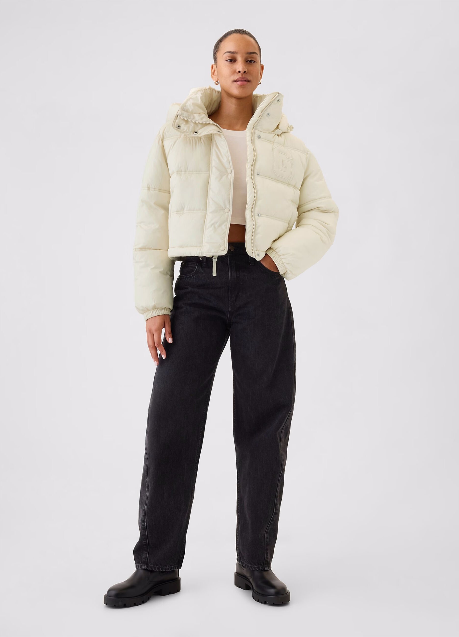 Short quilted down jacket with hood