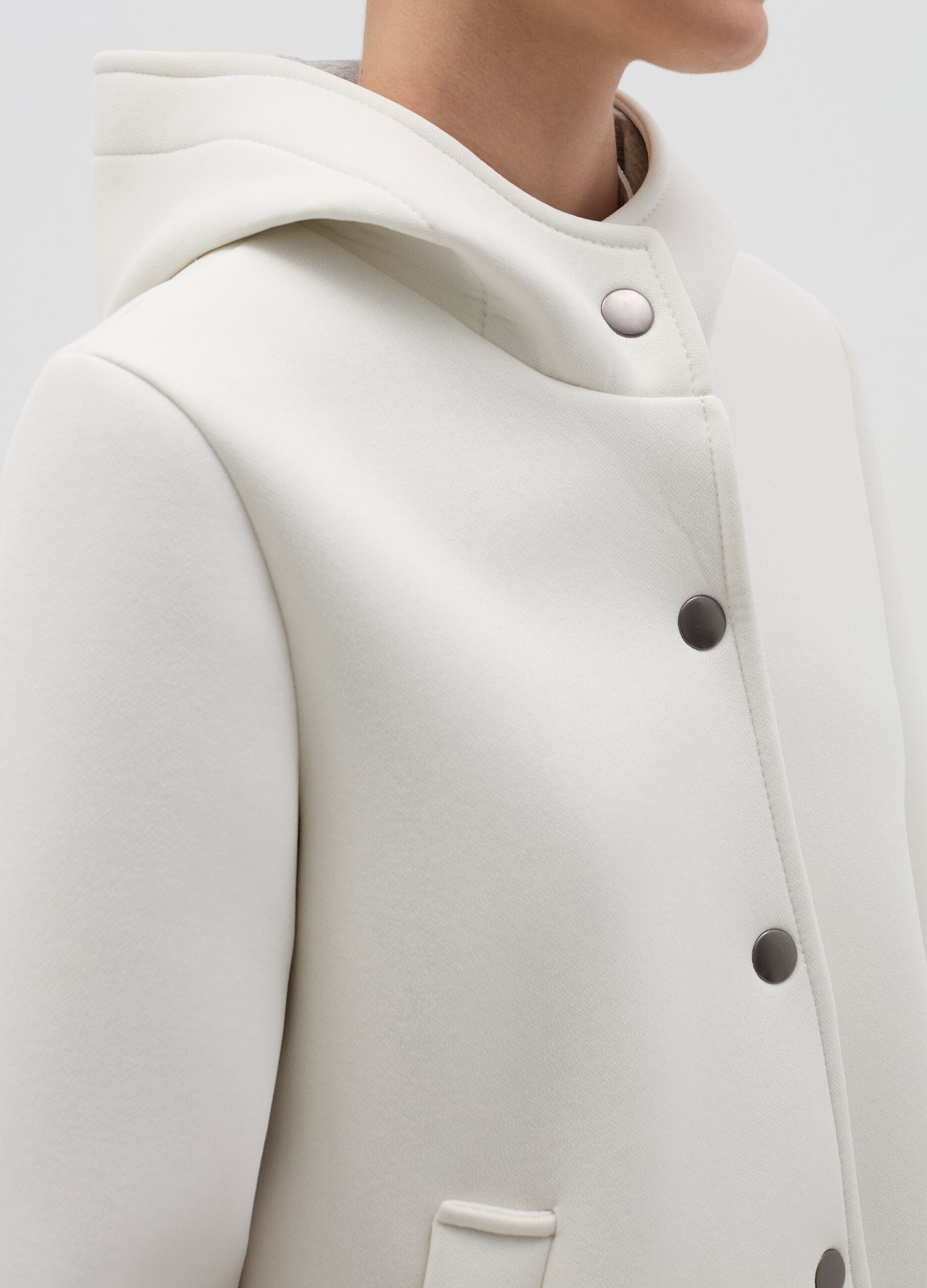 Short jacket with hood and buttons