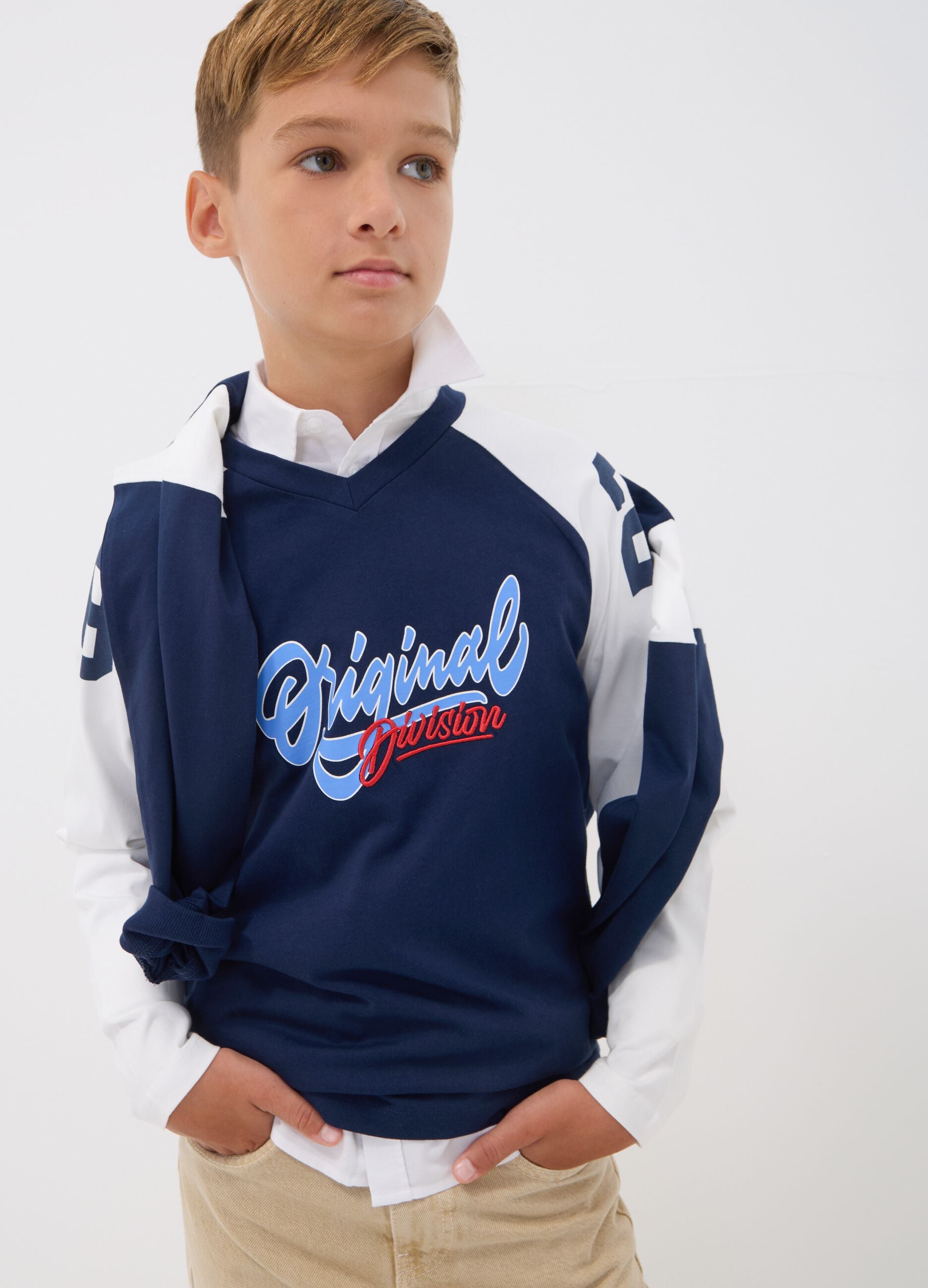 T-shirt blu in puro cotone con girocollo e stampa per ragazzo