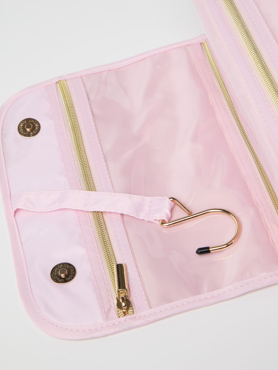 Travel case with hook_2