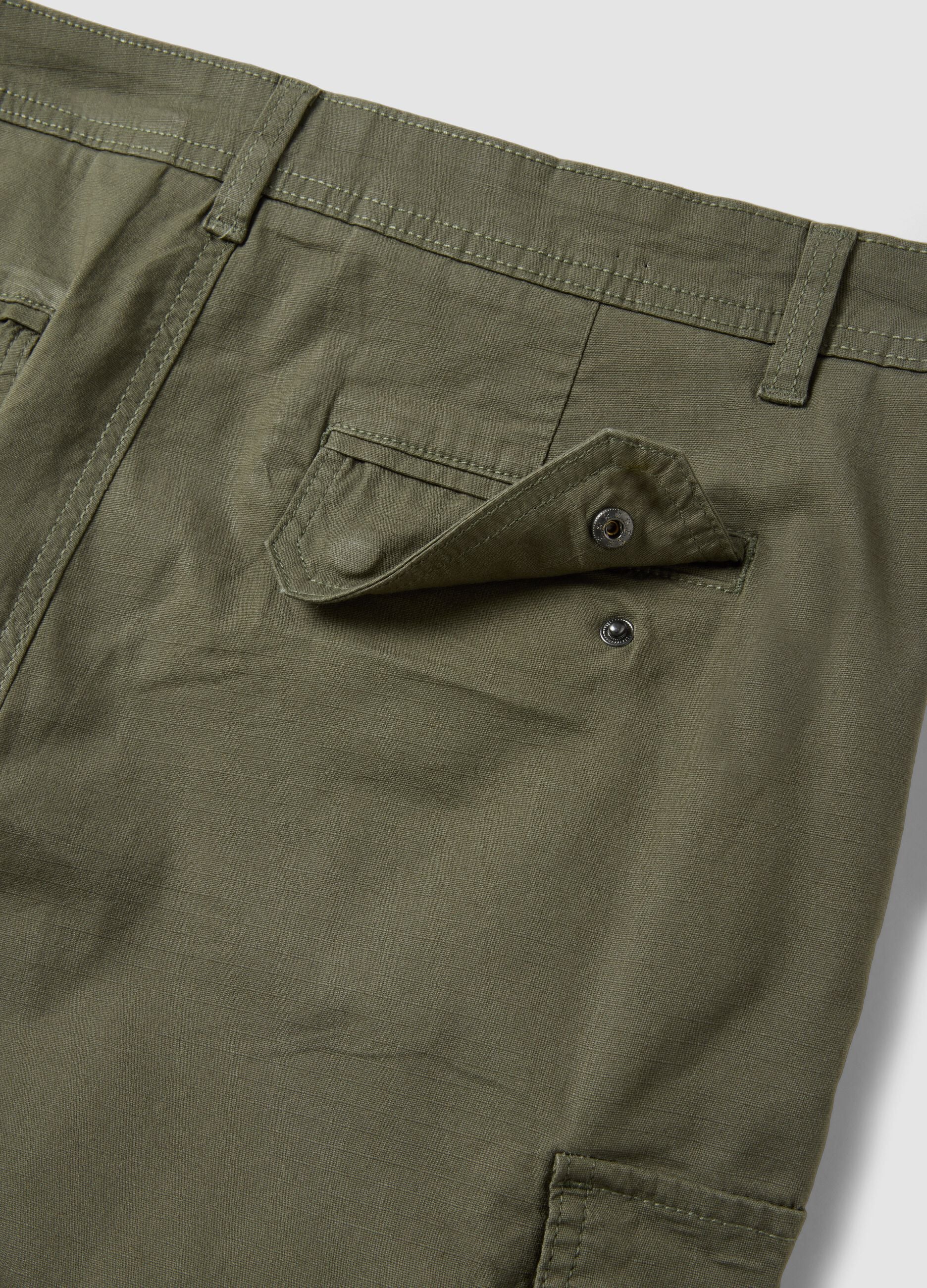 Green stretch cotton cargo Bermuda shorts
