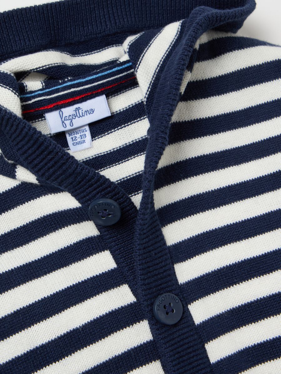 Cotton cardigan with stripes and hood_3