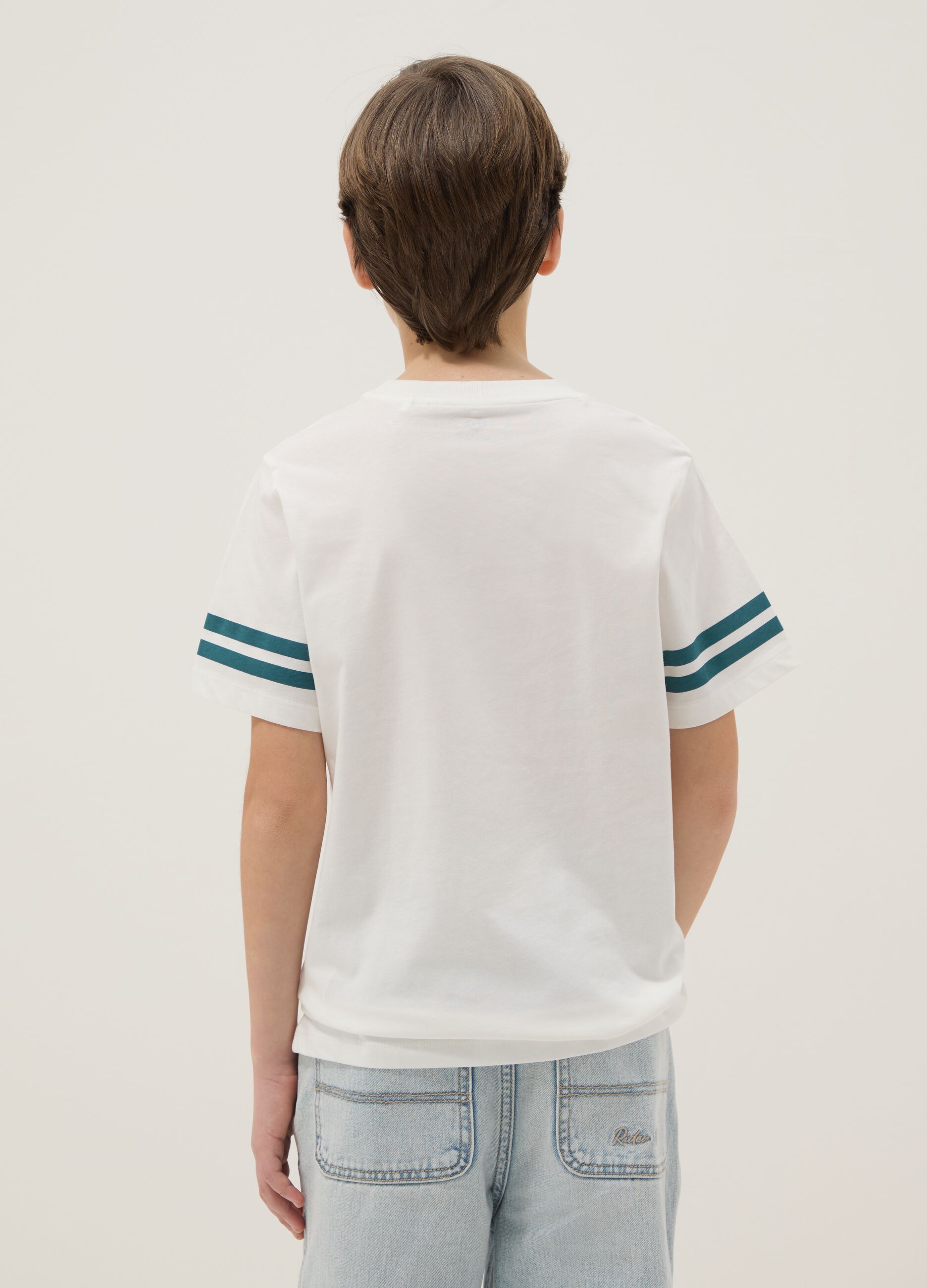 White pure cotton boys&rsquo; T-shirt with graphic details, regular fit