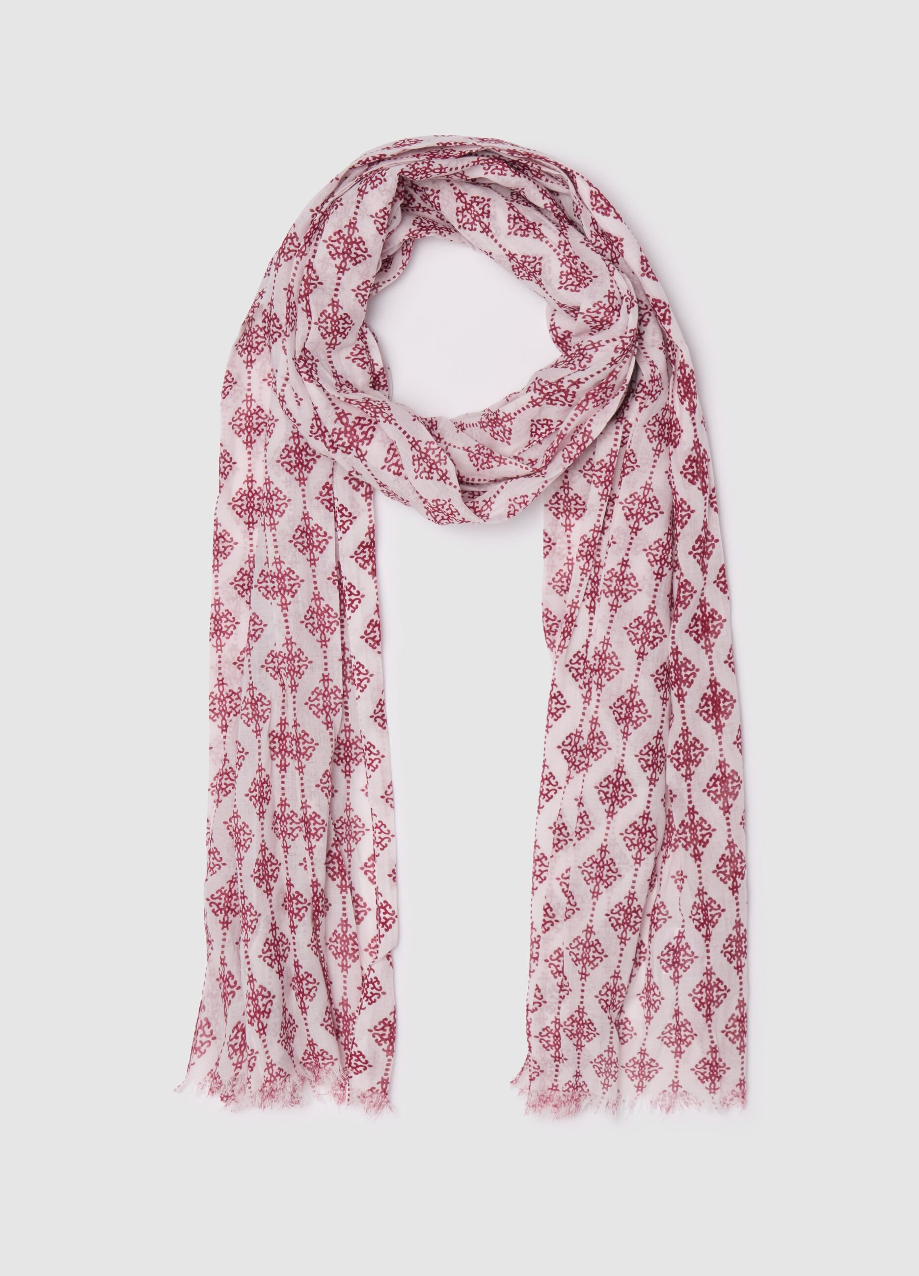 Fringed scarf with ethnic print