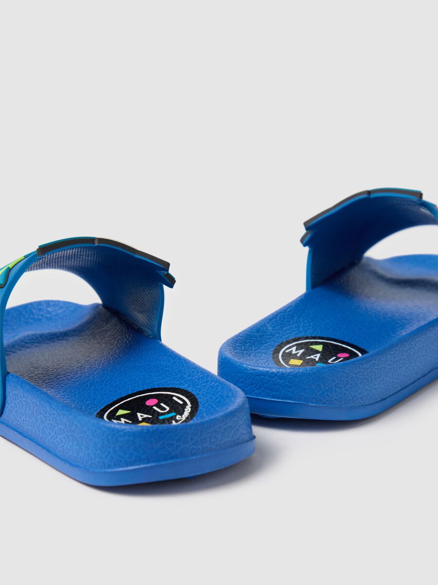 Blue slippers with Maui patterns for children_2