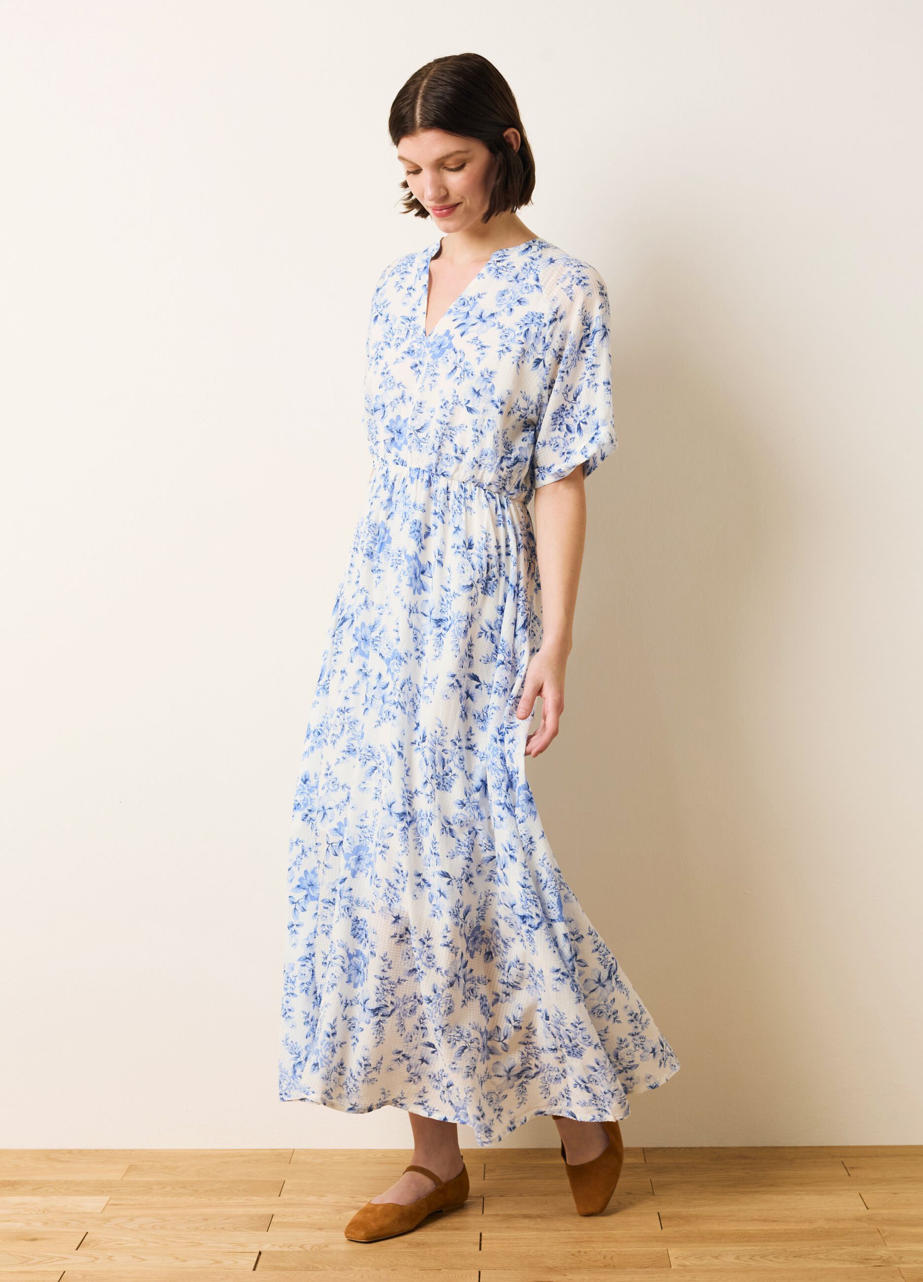 Long floral dress with V neck