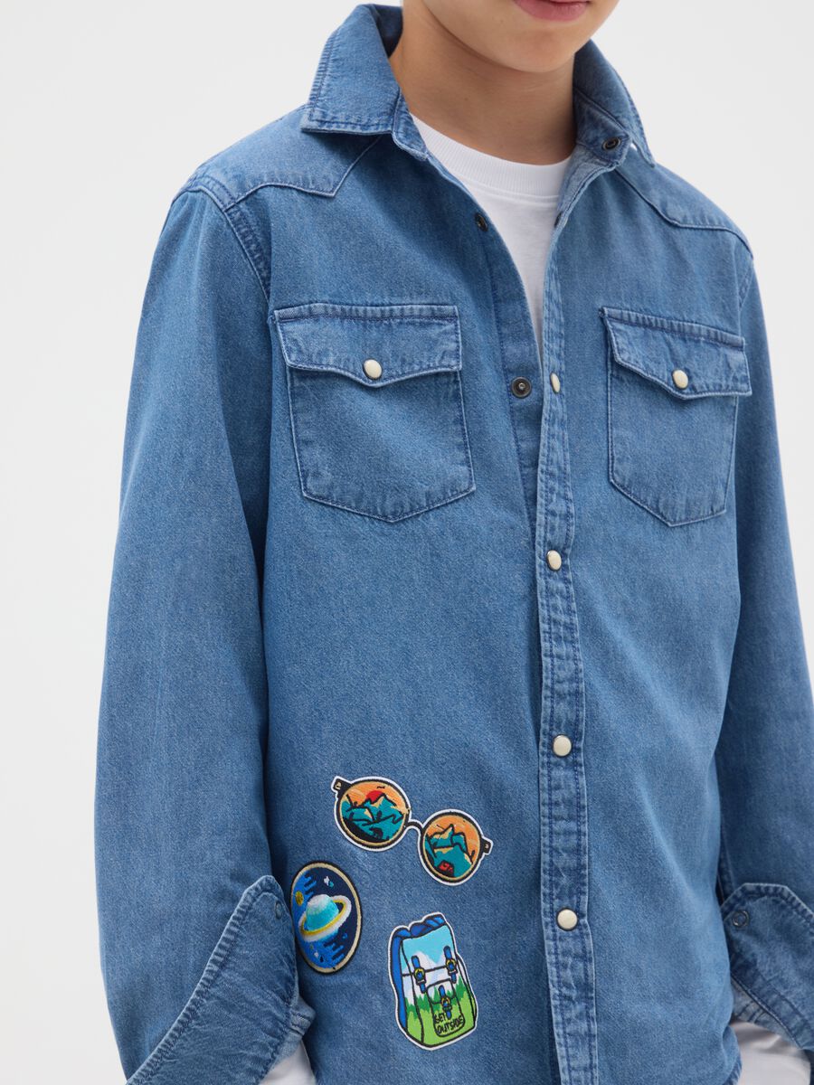 Camicia western REUP con patch colorate in denim_2