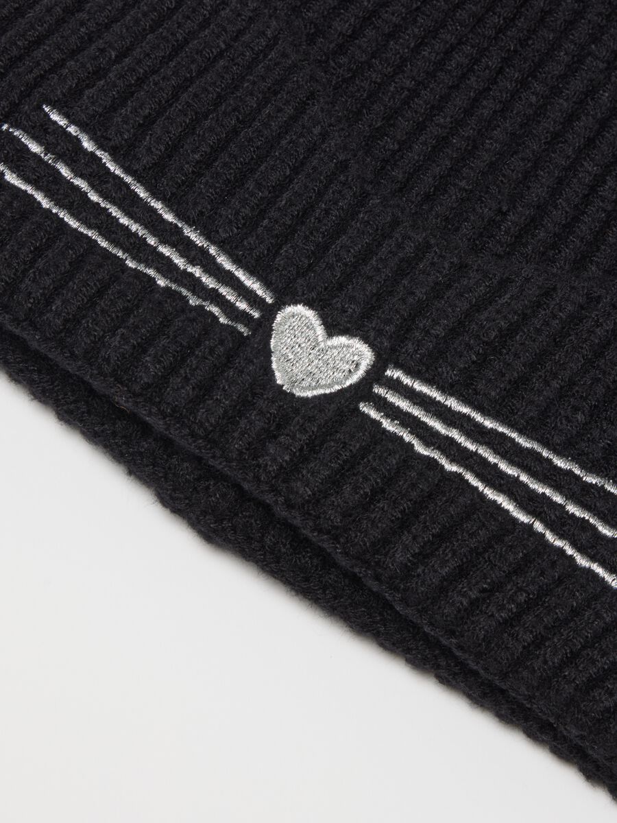Black Hat with Ear-Shaped Pom-Poms_2
