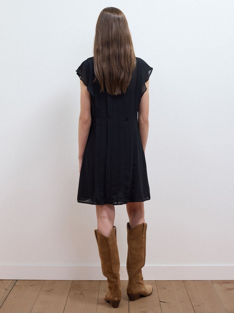 Black relaxed-fit dress with short ruffle sleeves_2
