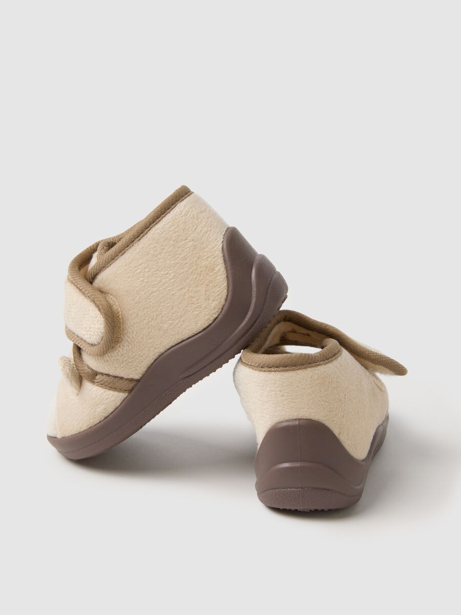 Beige baby girl shoes with velcro closure_2