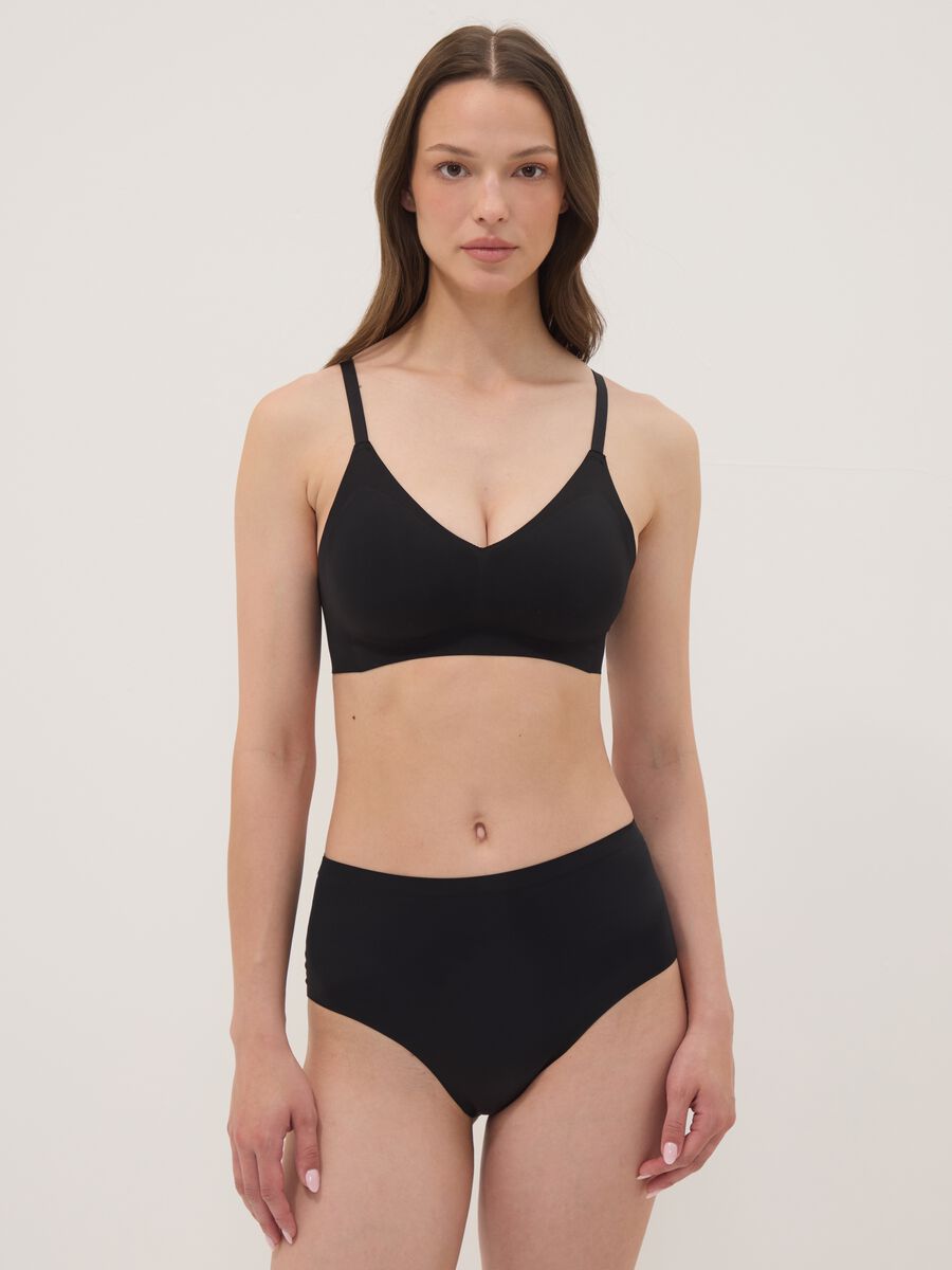 Reggiseno nero in tessuto elasticizzato con coppe removibili_1