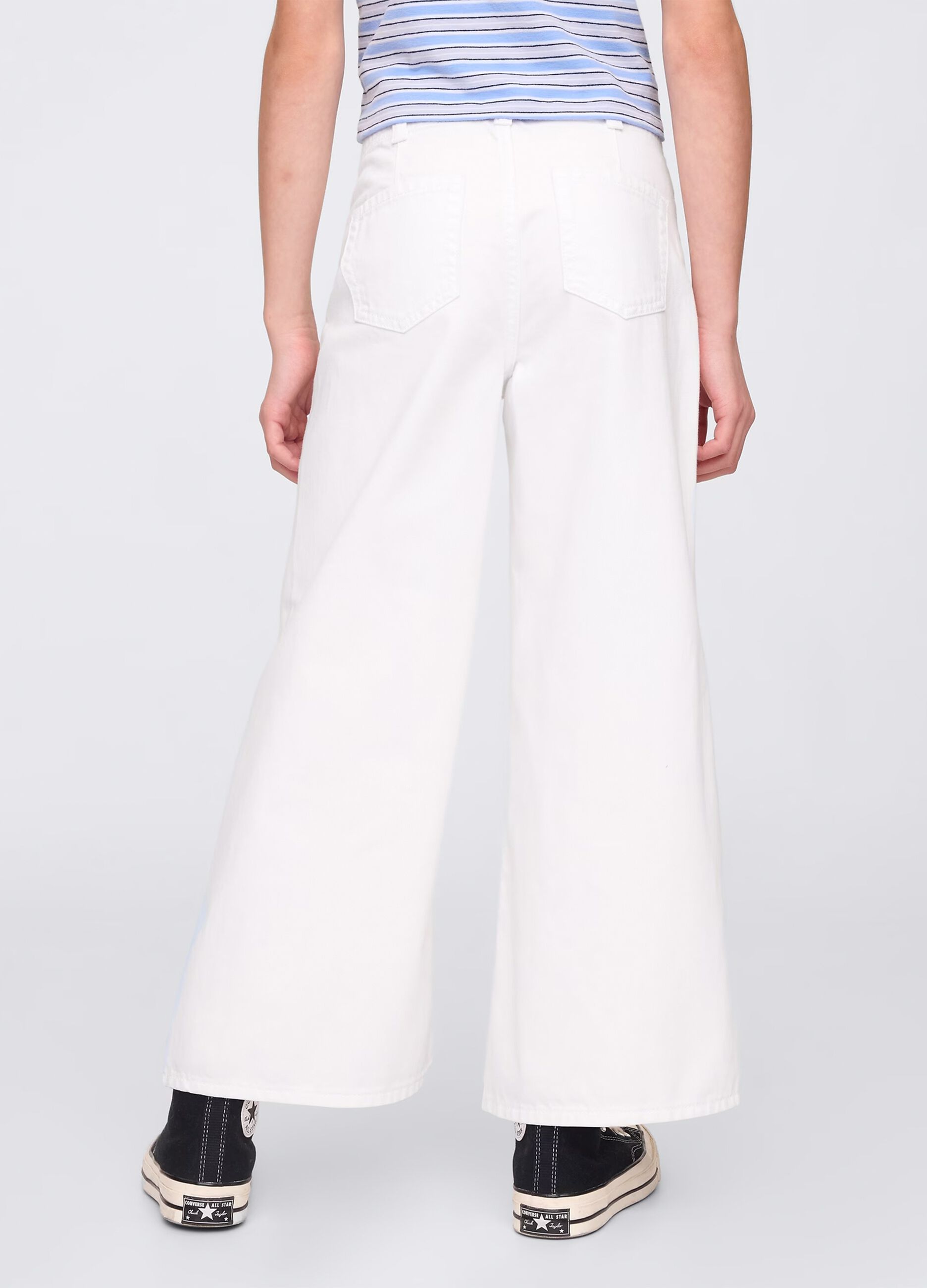 White trousers in denim with wide legs