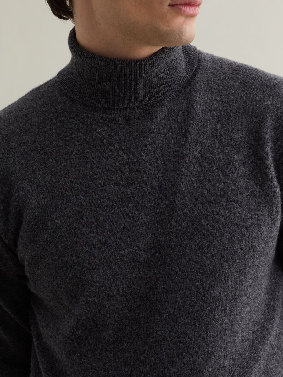 Lambswool pullover with high neck_2
