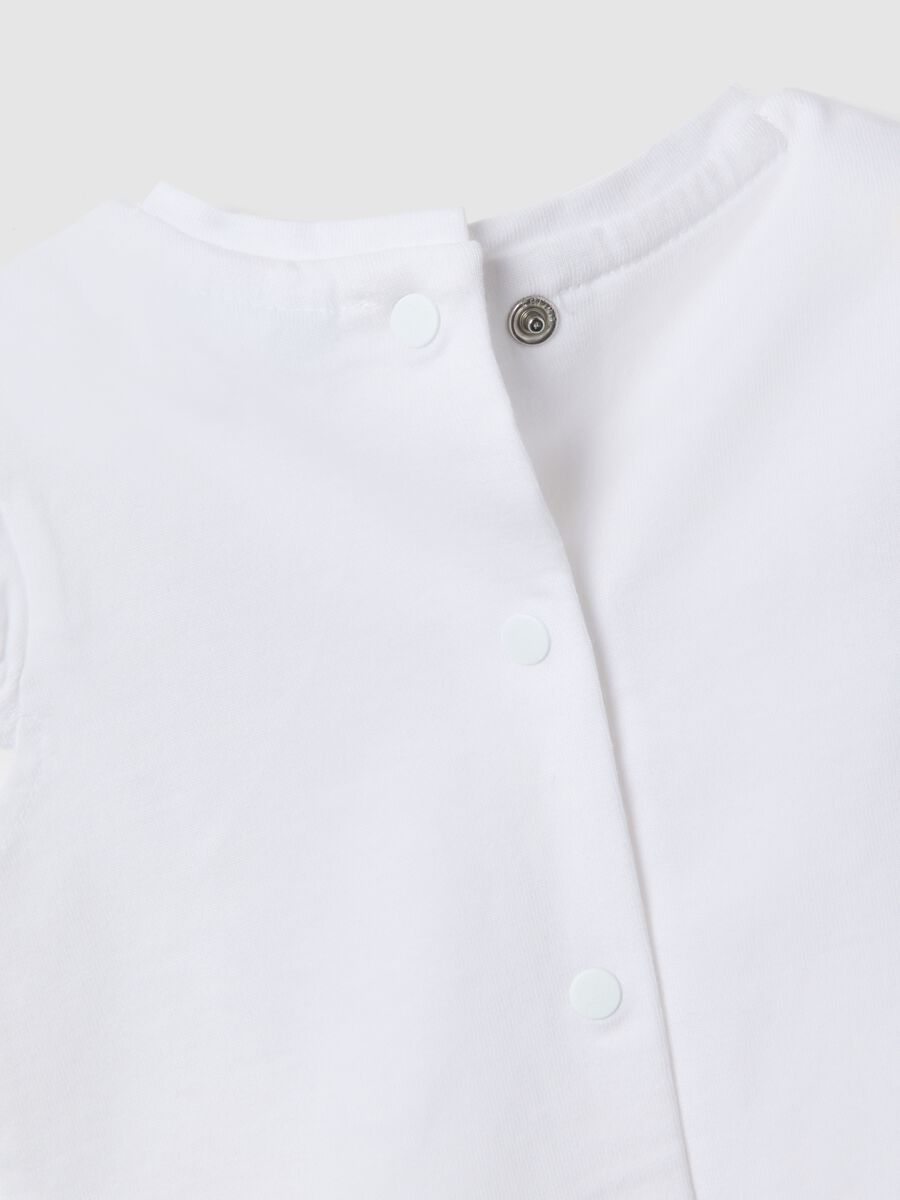 Set in puro cotone bianco e blu da neonata con volant_2