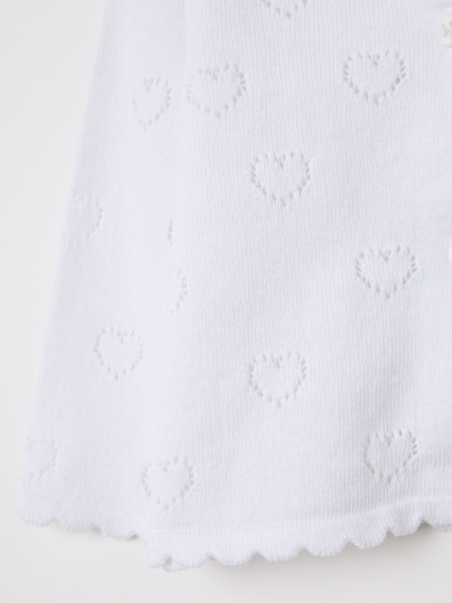 Cardigan bianco con motivo a cuori traforato_3