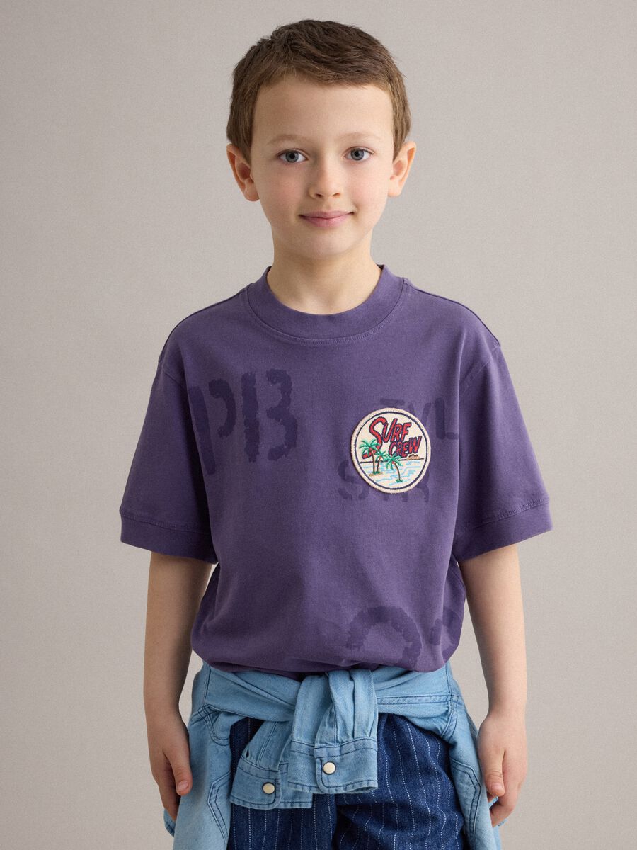 T-shirt in puro cotone viola da bambino regular fit con patch_0