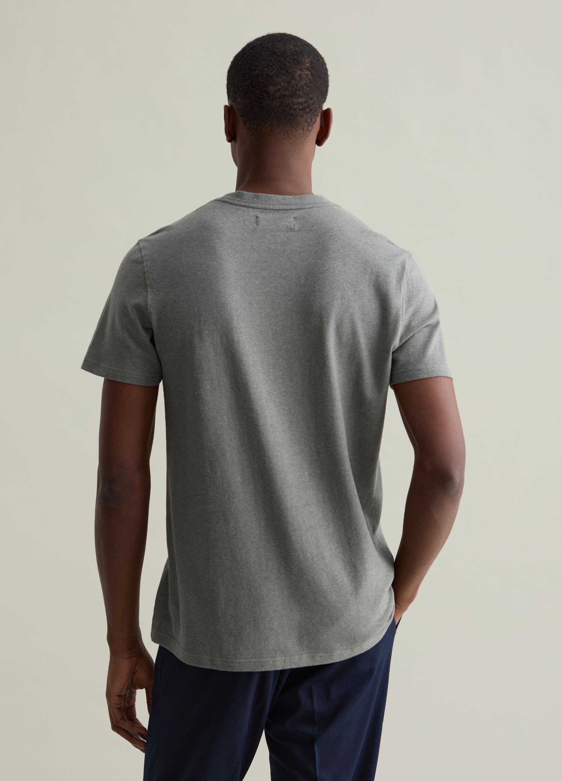 T-shirt with round neck in linen and cotton