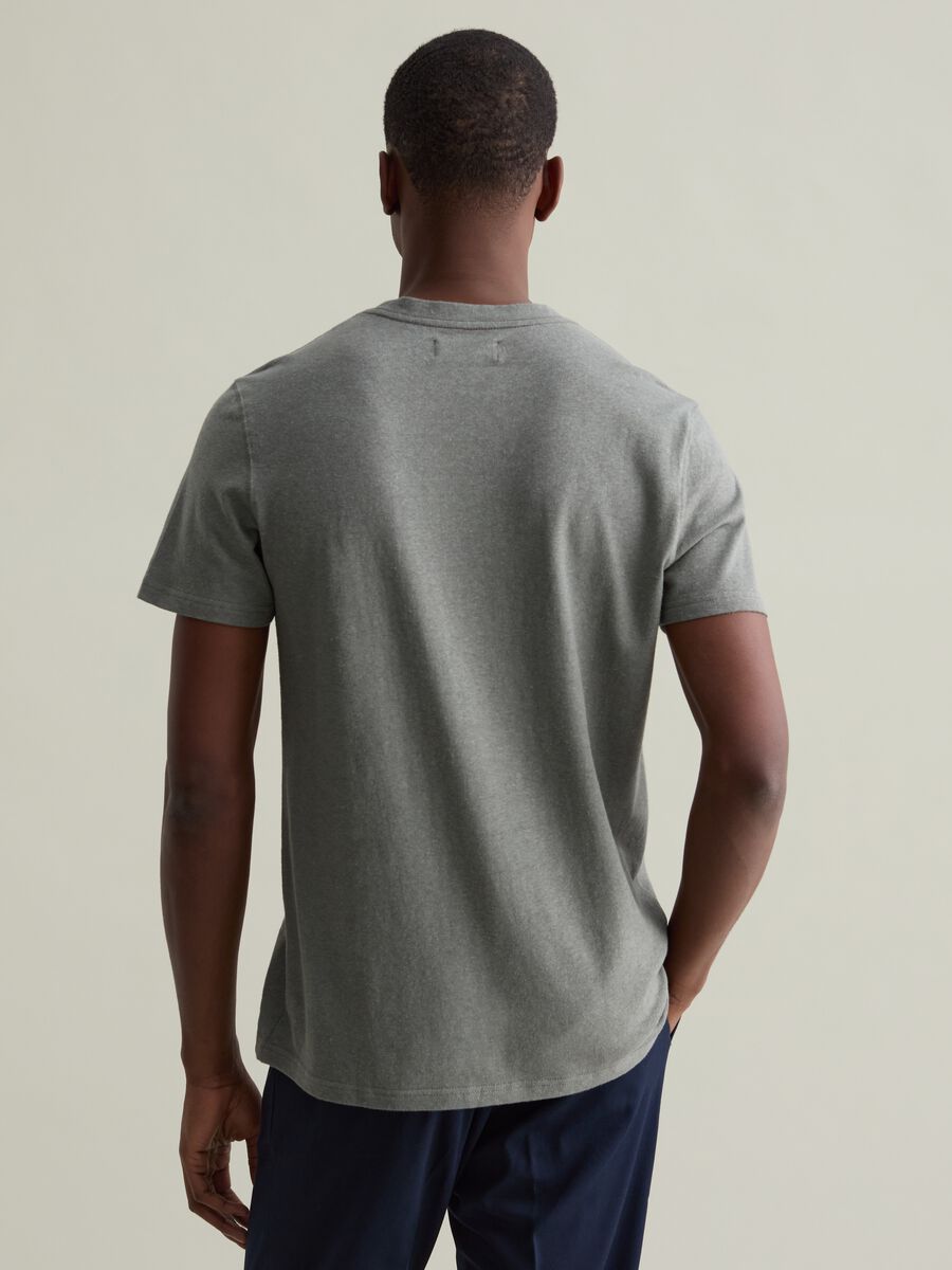 T-shirt with round neck in linen and cotton_3