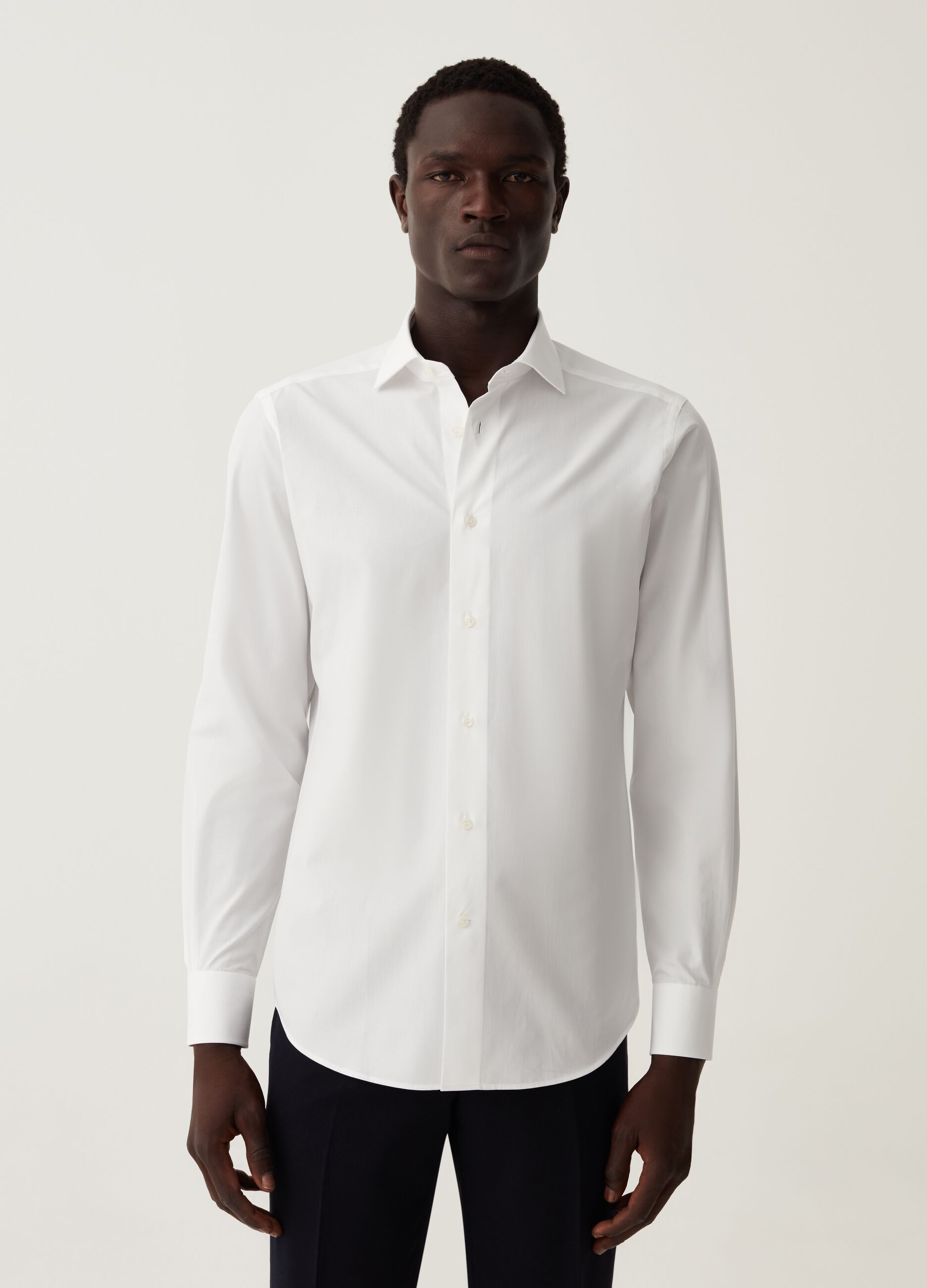Camicia slim fit in cotone tinta unita_0
