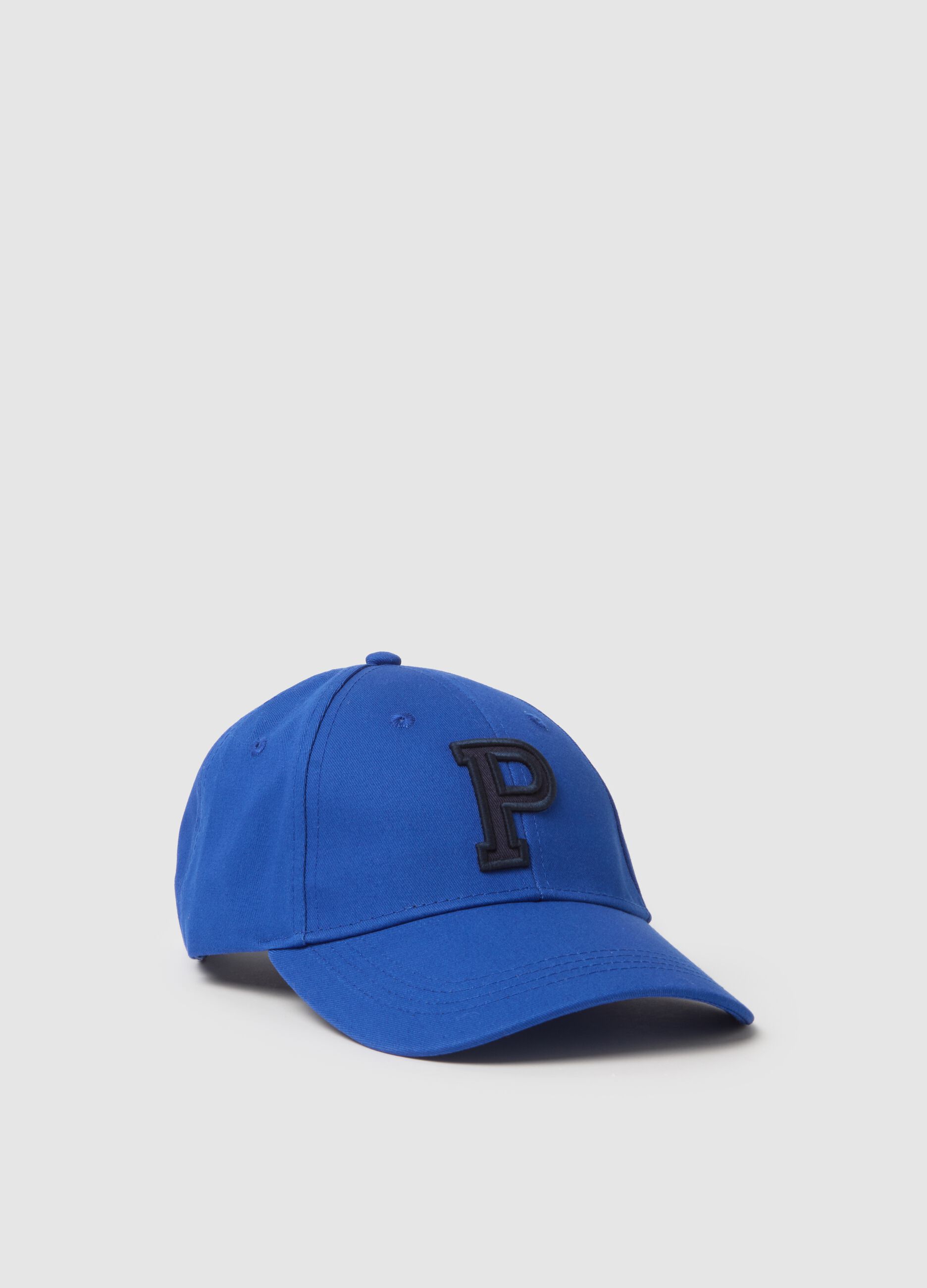 Blue pure cotton cap with adjustable visor and embroidered P