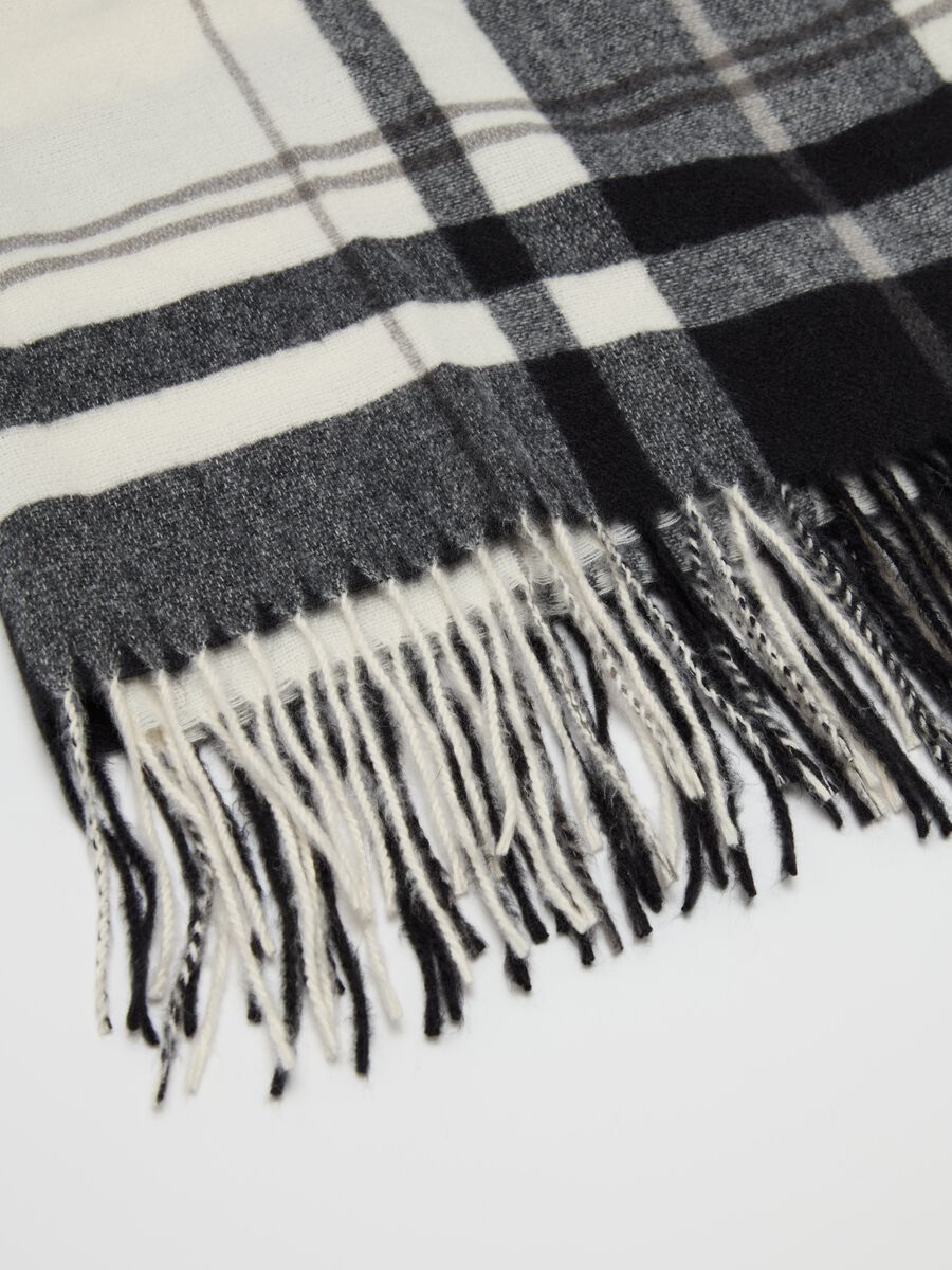 Check print scarf with fringe_1