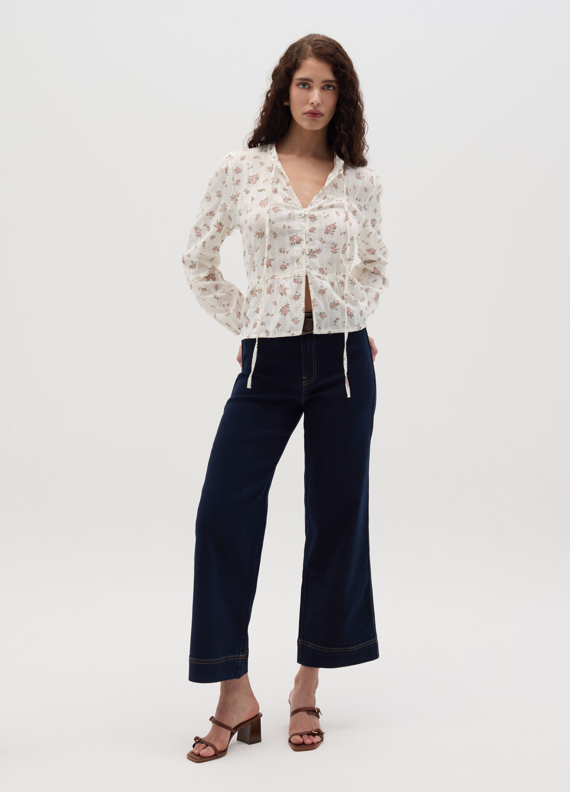 Blouse with laces and striped motif